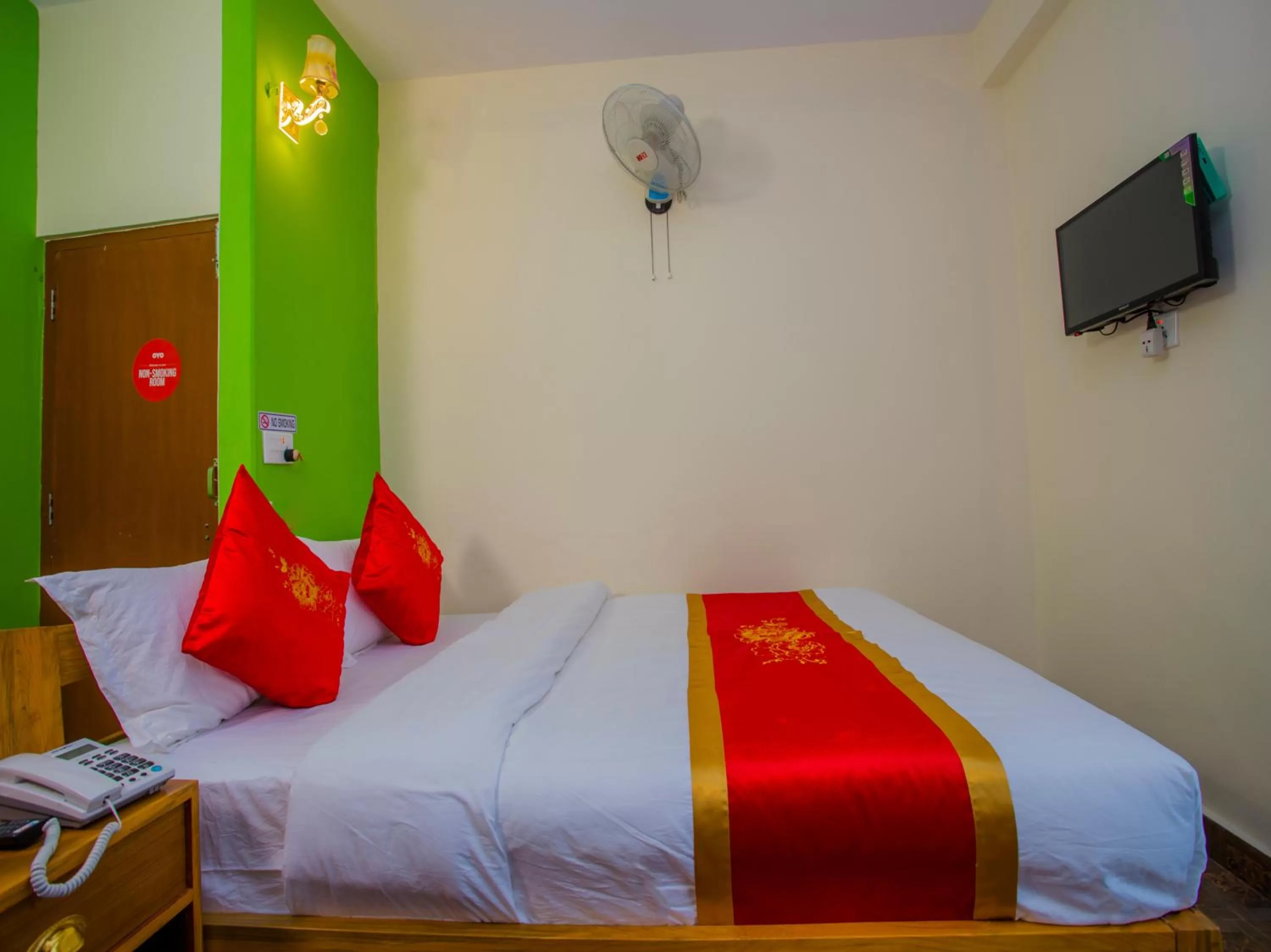 Bed in Hotel Fewa Corner & Restro