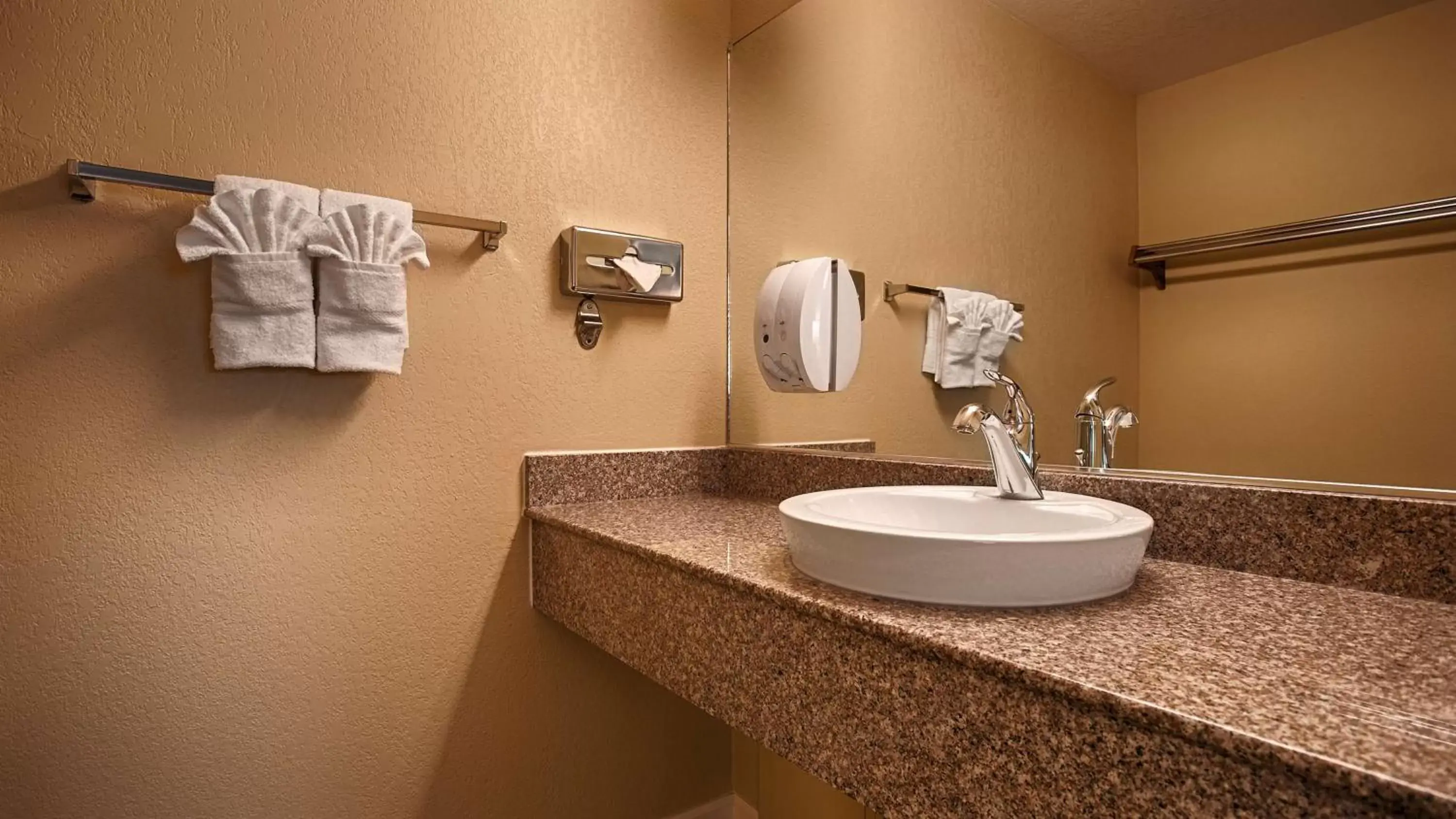 Queen Room with Two Queen Beds - Non Smoking in Best Western Anderson Inn Queen Room with Two Queen Beds - Non Smoking in Best Western Anderson Inn