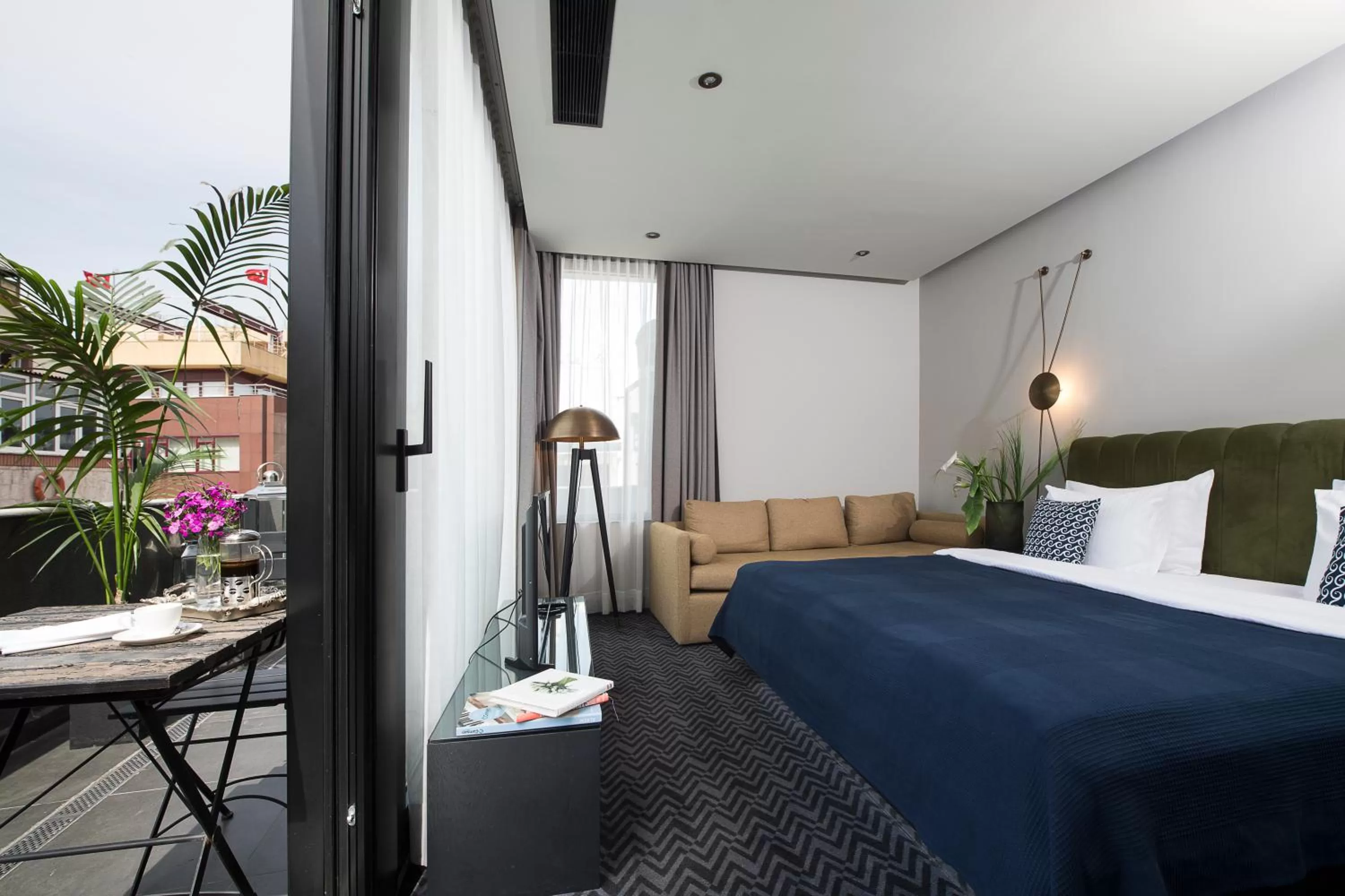 TV and multimedia, Bed in Nabu Hotel Karaköy