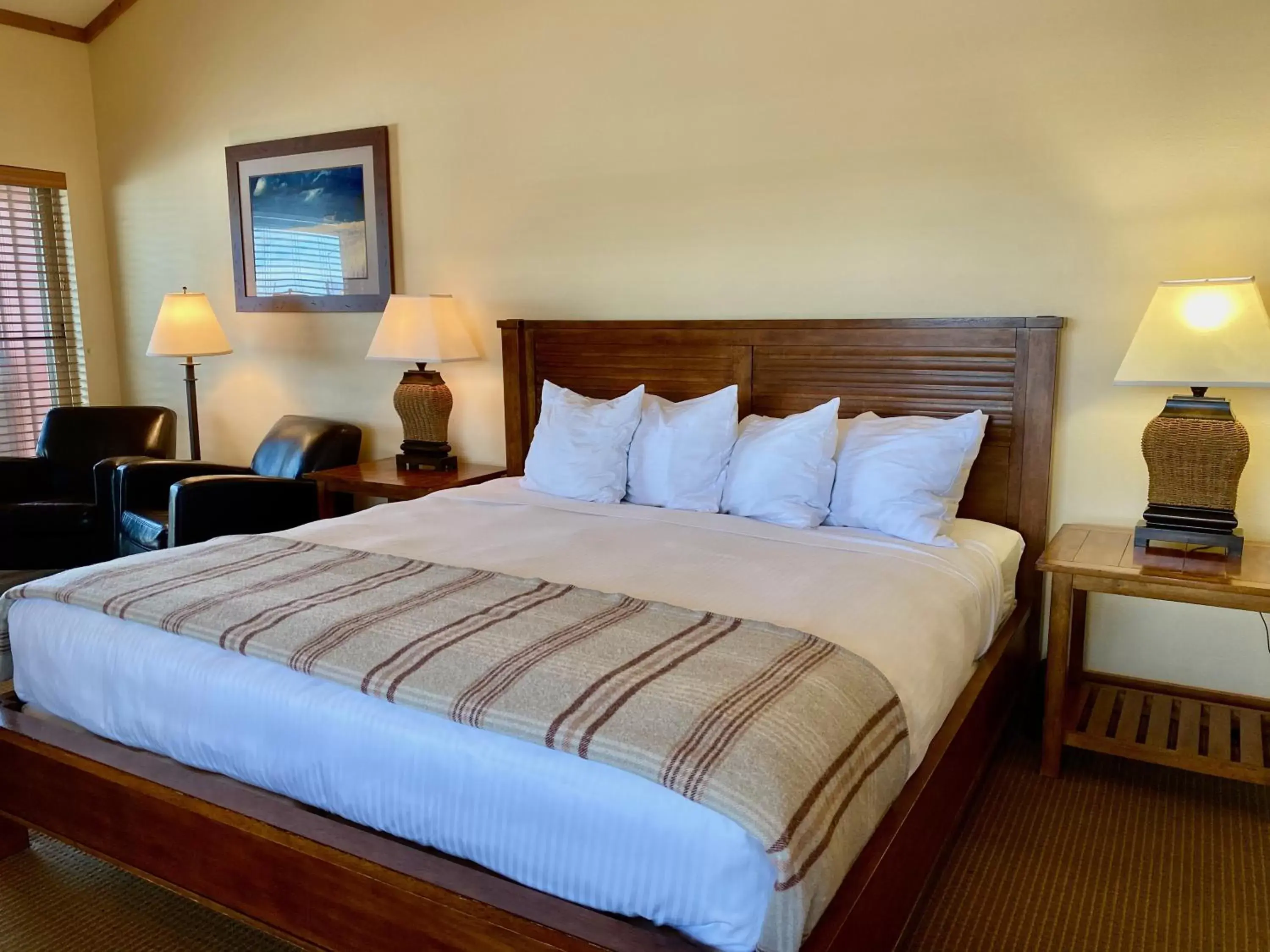 Deluxe King with Vaulted Ceilings in Cousin's Country Inn Deluxe King with Vaulted Ceilings in Cousin's Country Inn