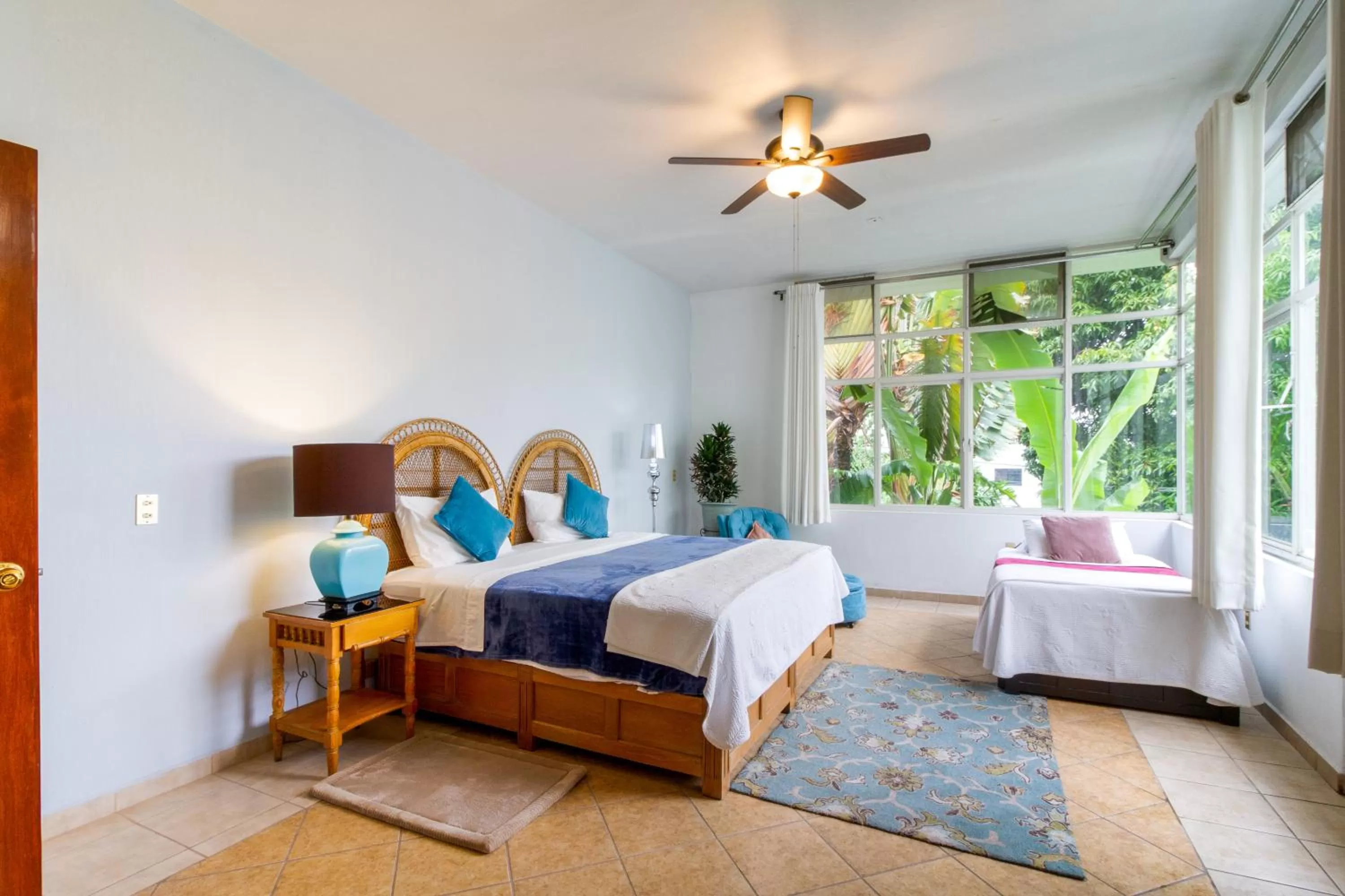 Photo of the whole room, Bed in Casa de Luz