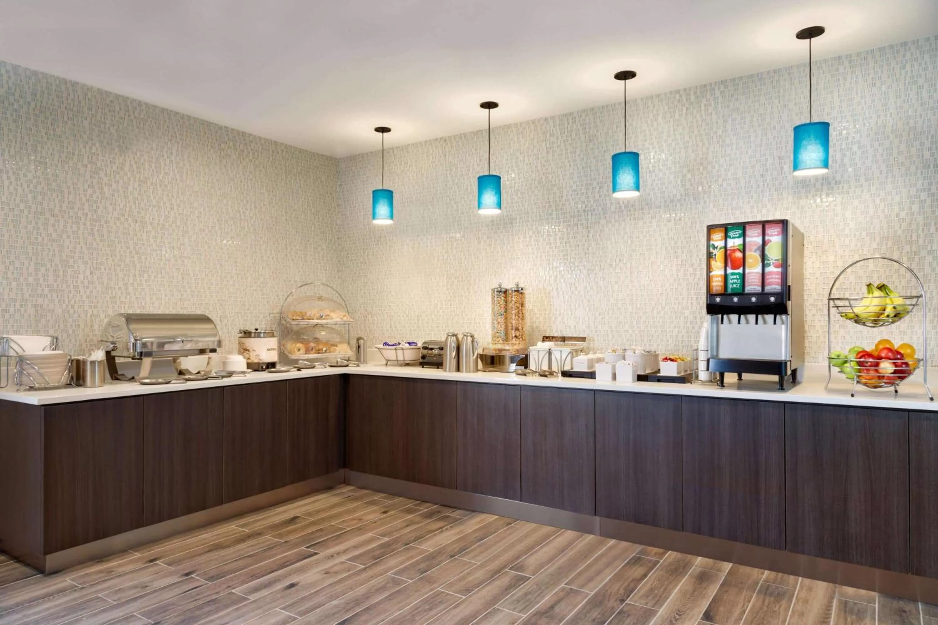 Restaurant/places to eat in La Quinta Inn & Suites by Wyndham St Louis Route 66