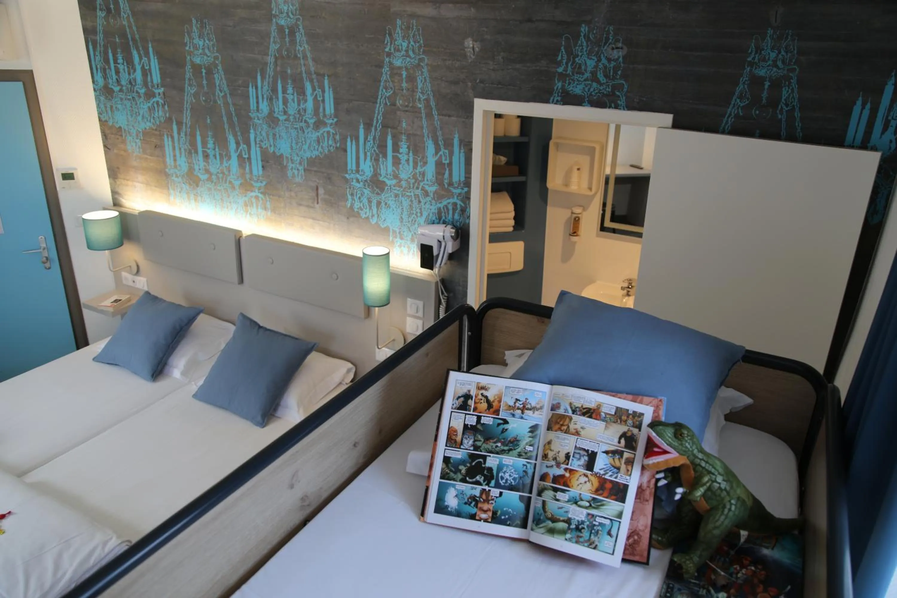 Decorative detail, Bed in Hotel Victoria