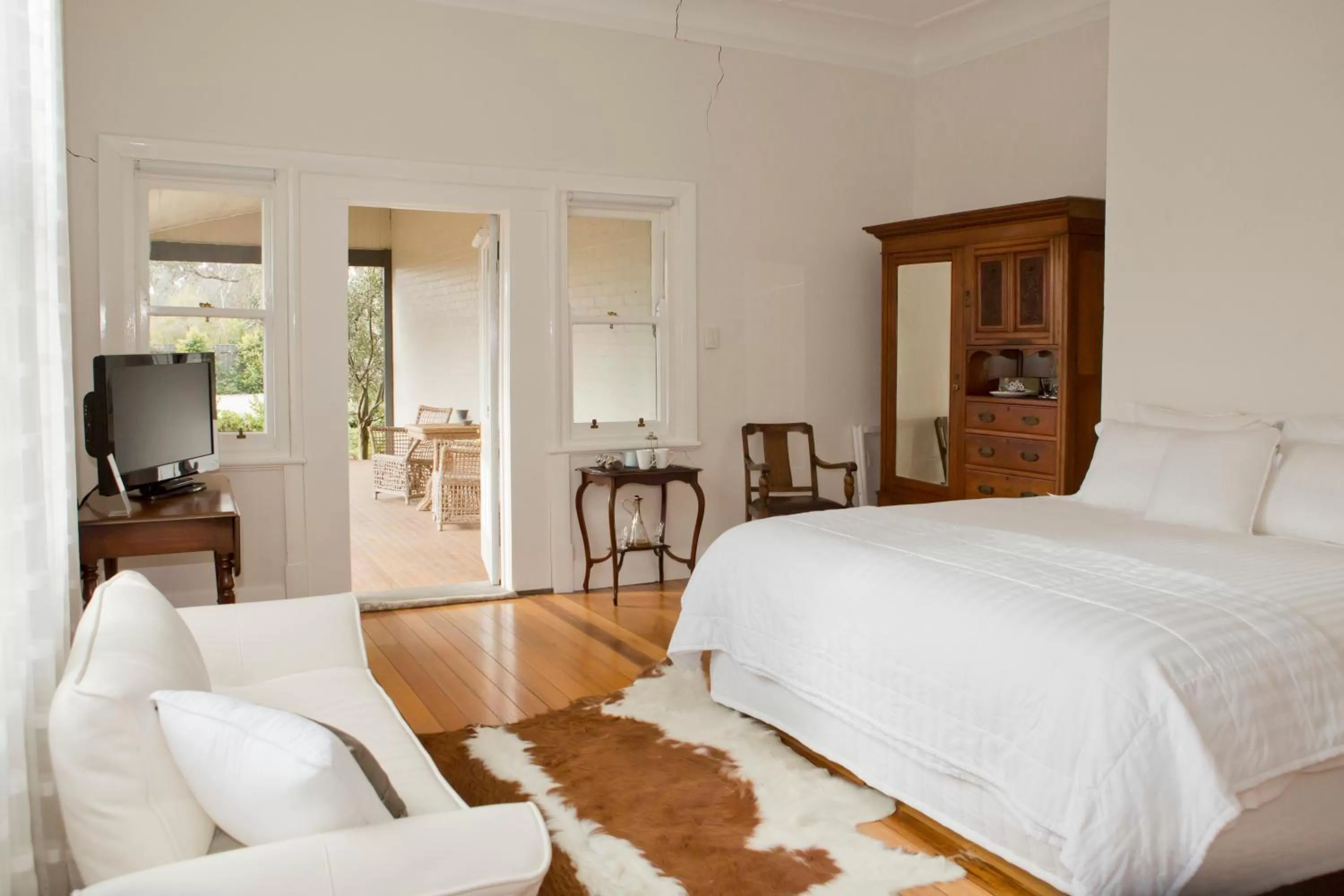 Photo of the whole room, Bed in Mollisons