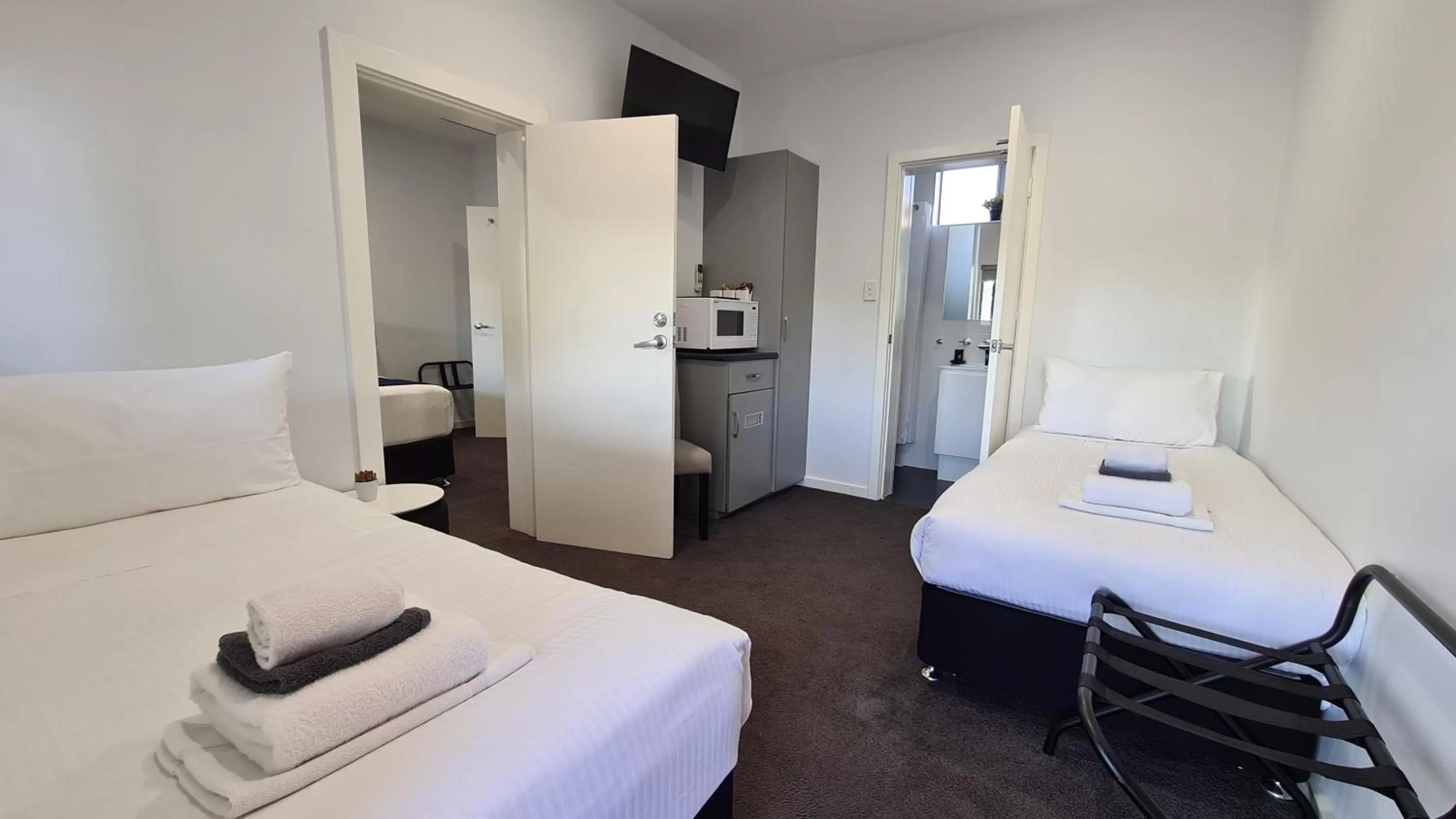 Bed in The Avenue Inn