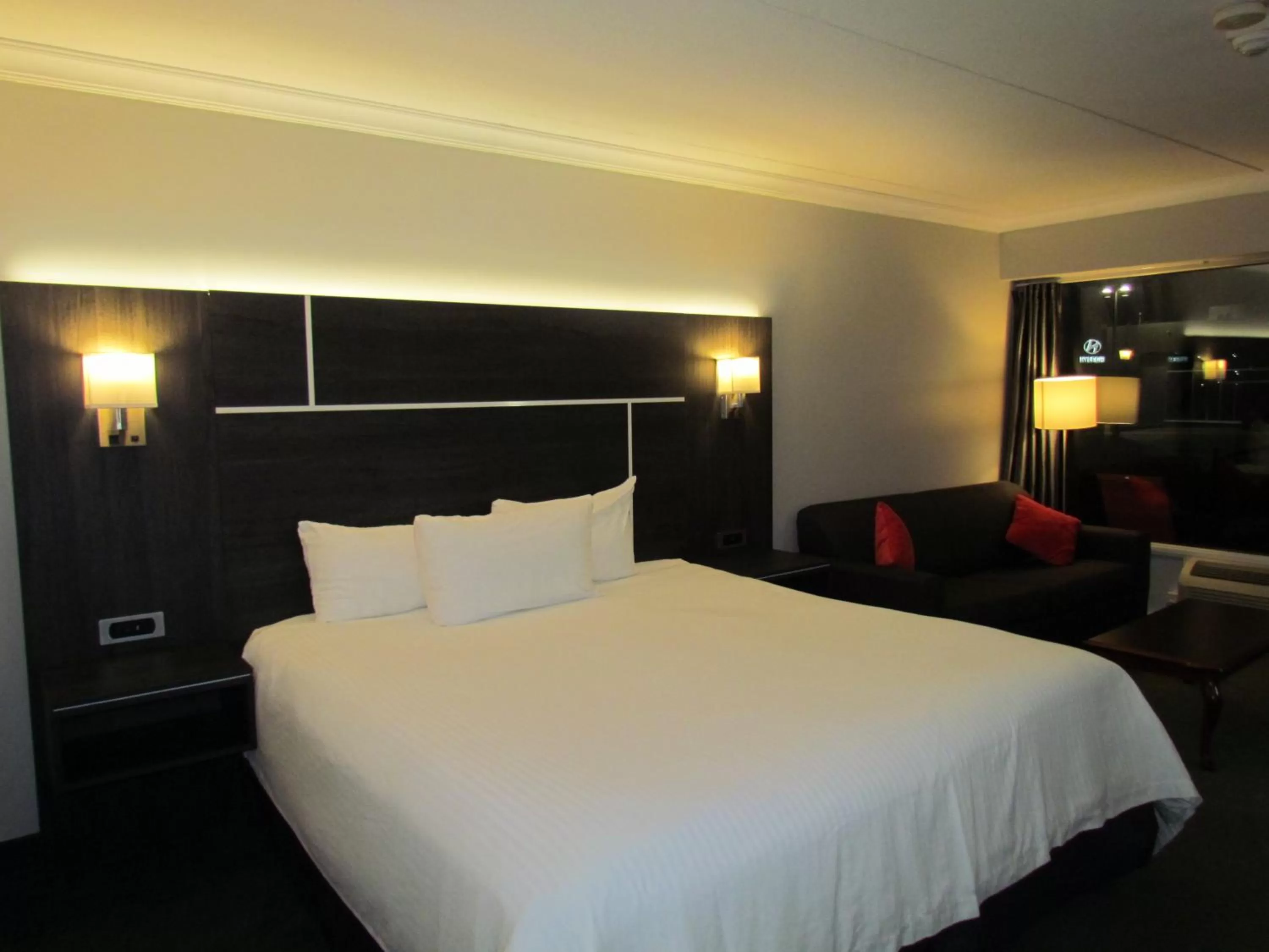 Bedroom, Bed in Rodeway Inn King William