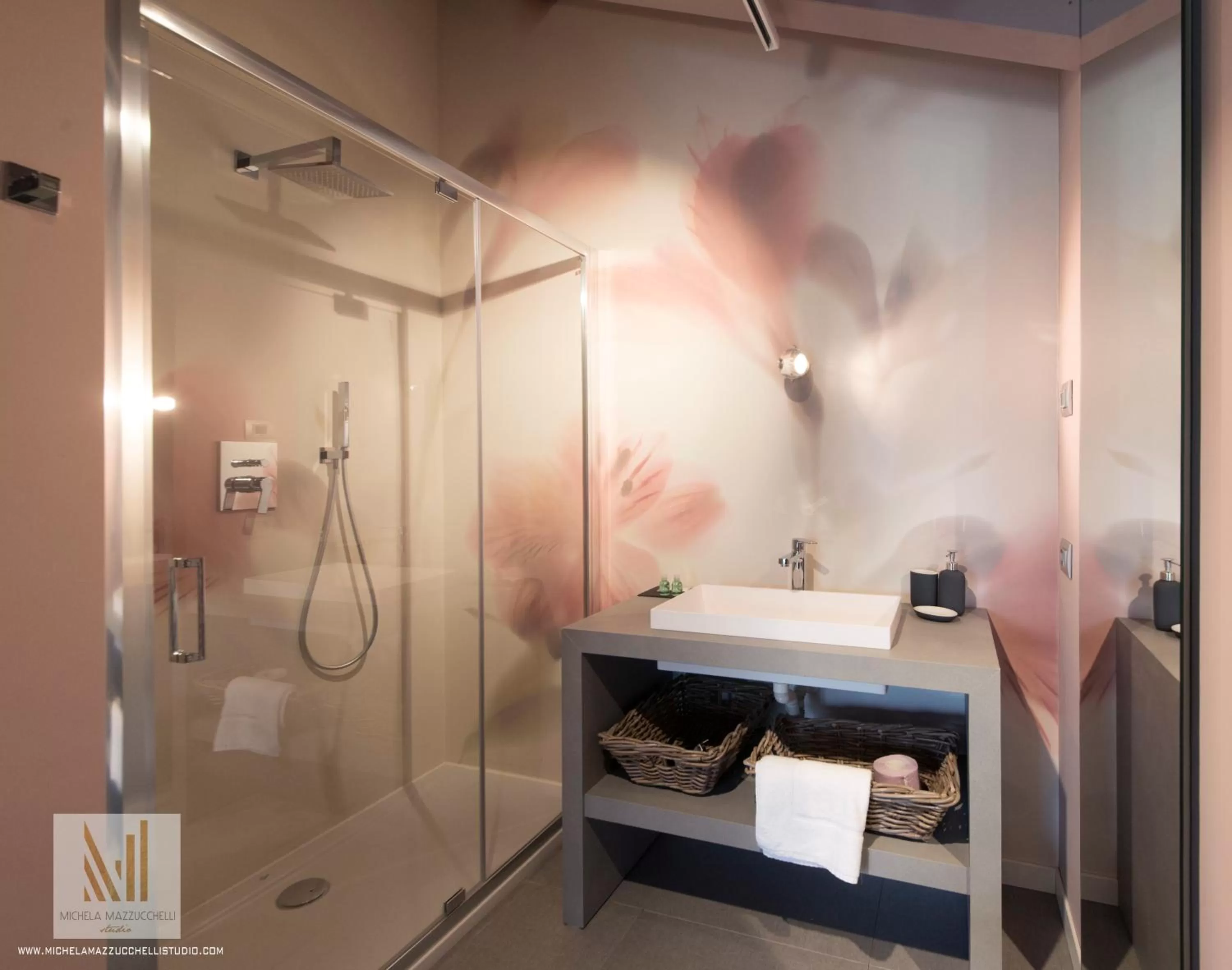 Shower in Art B&B Design