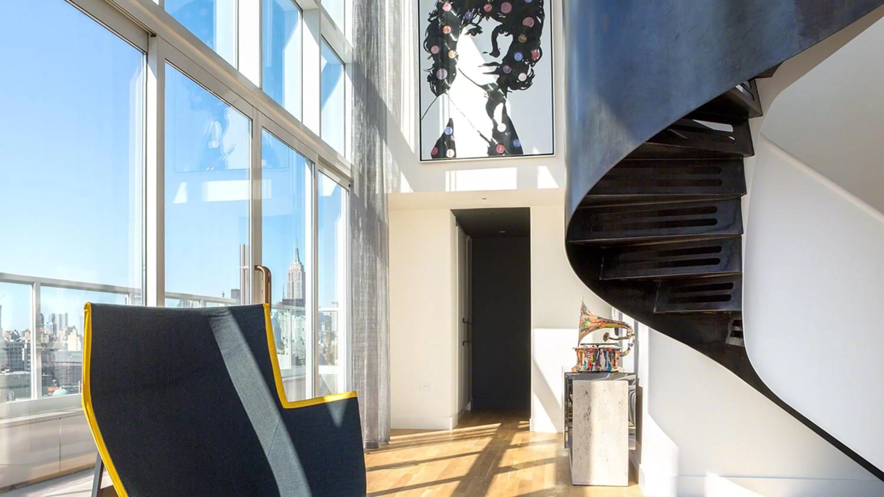 Photo of the whole room in Hotel Indigo Lower East Side New York by IHG