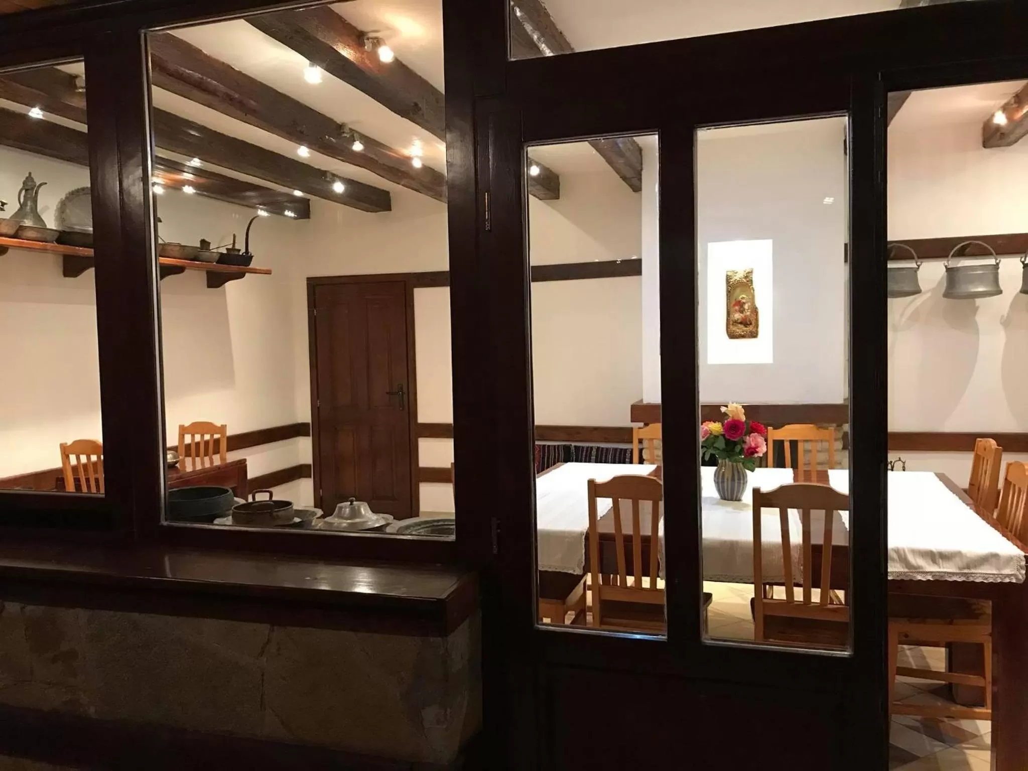 Restaurant/places to eat, Bed in Villa Rai