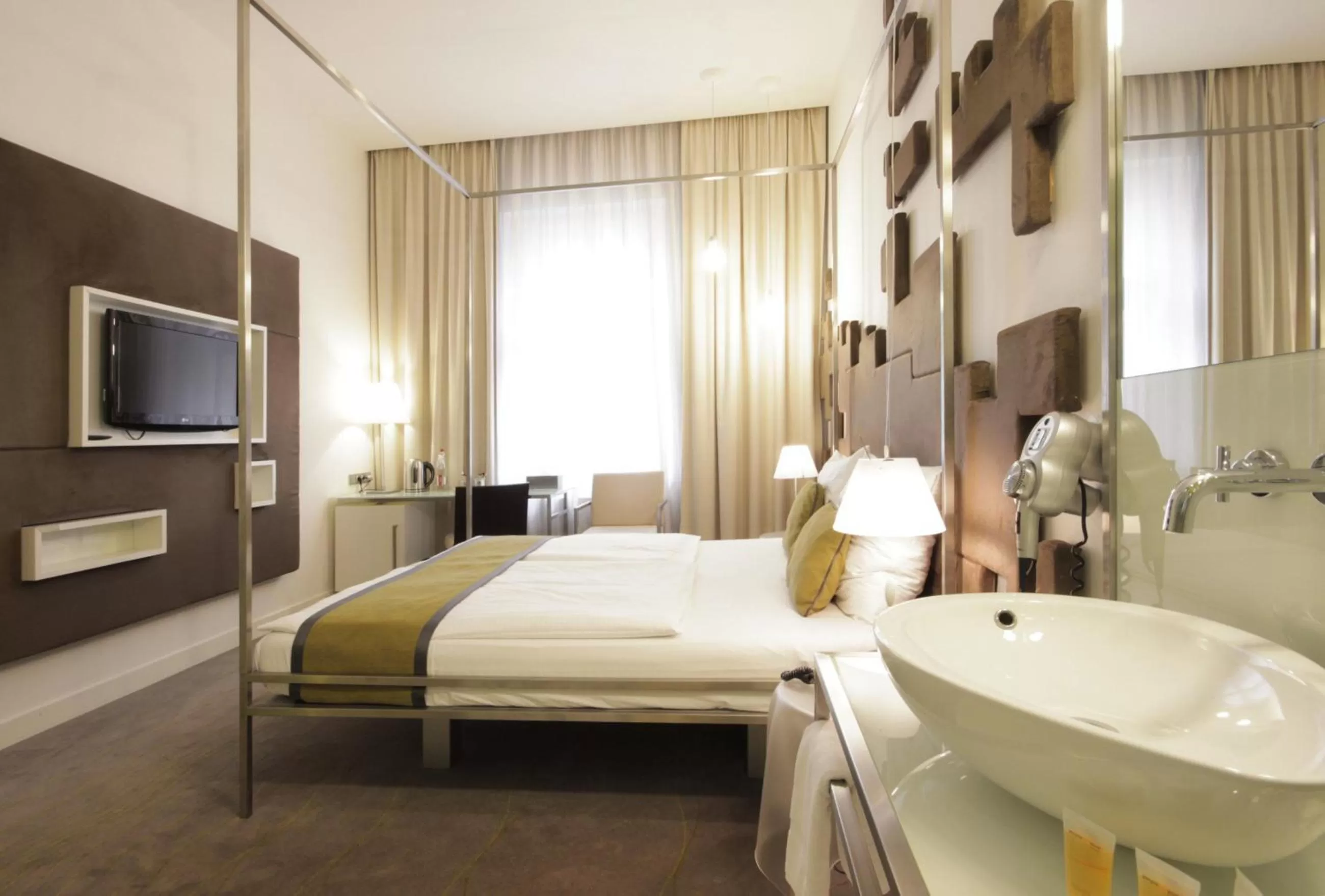 Photo of the whole room, Bed in Pure White