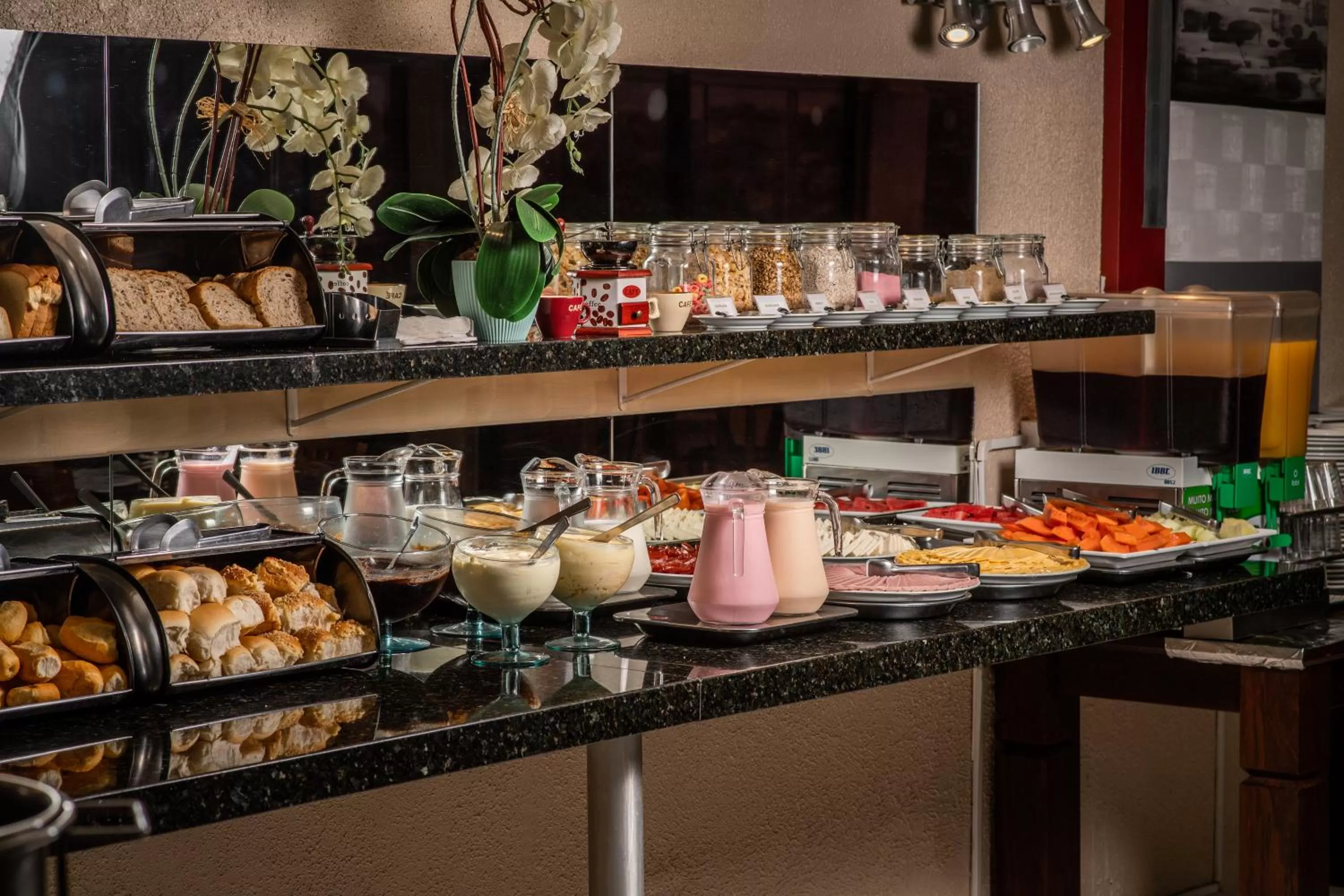 Breakfast in Rede Andrade Cecomtur