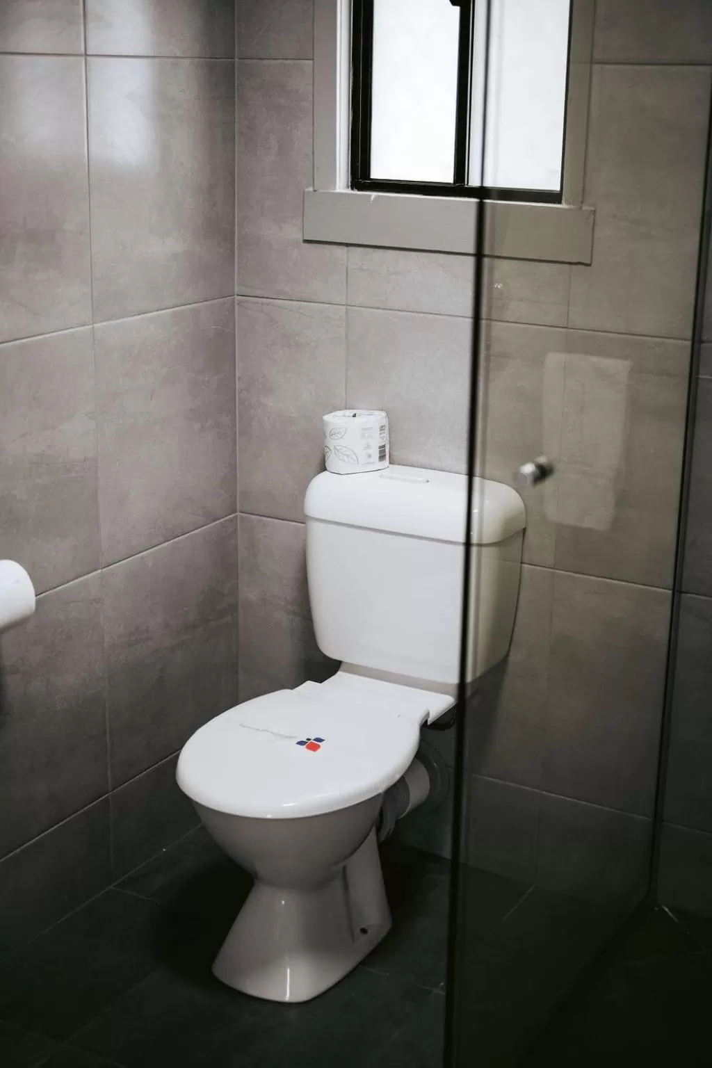 Toilet in Rix Hotel Motel