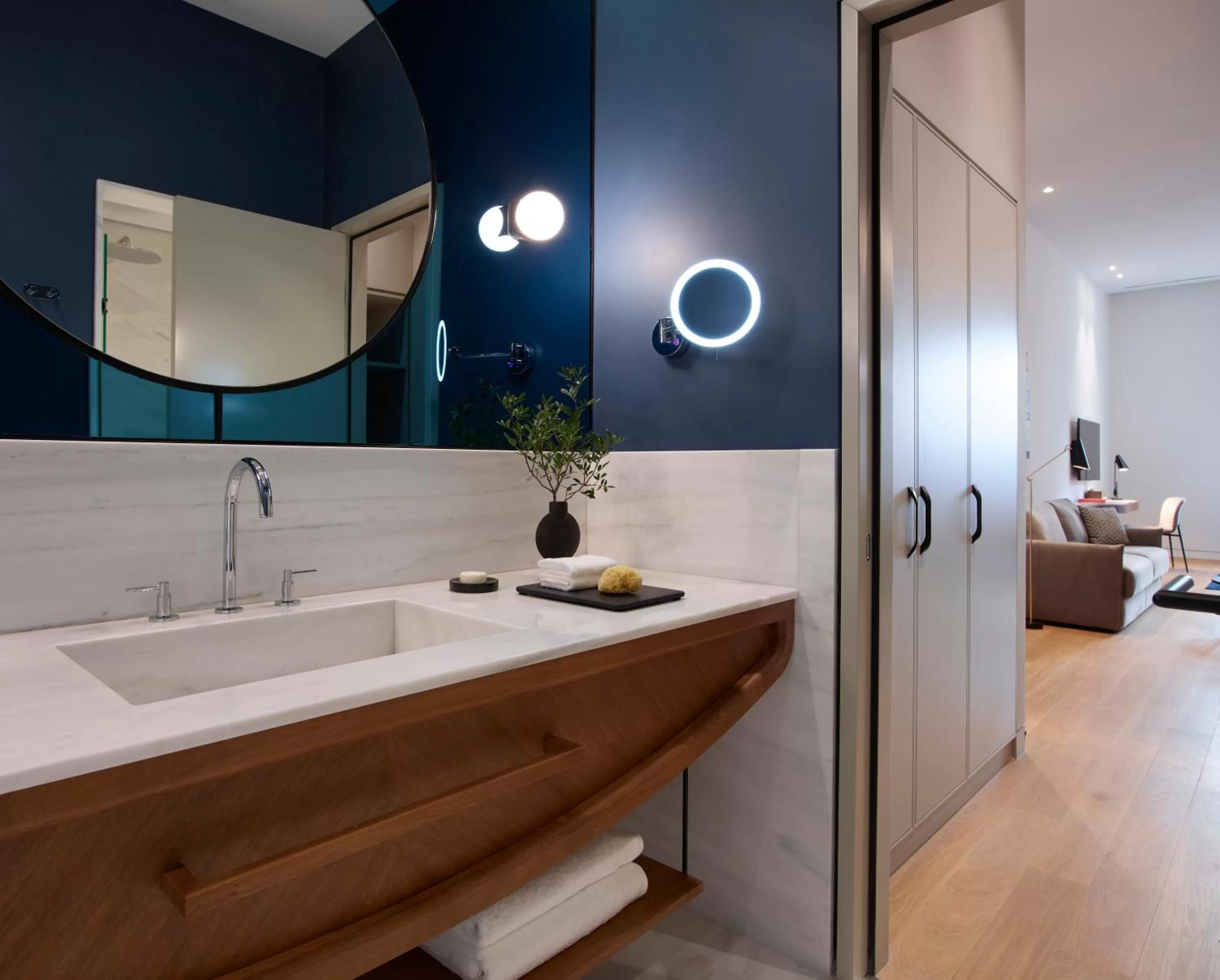 Bathroom in xenodocheio Milos