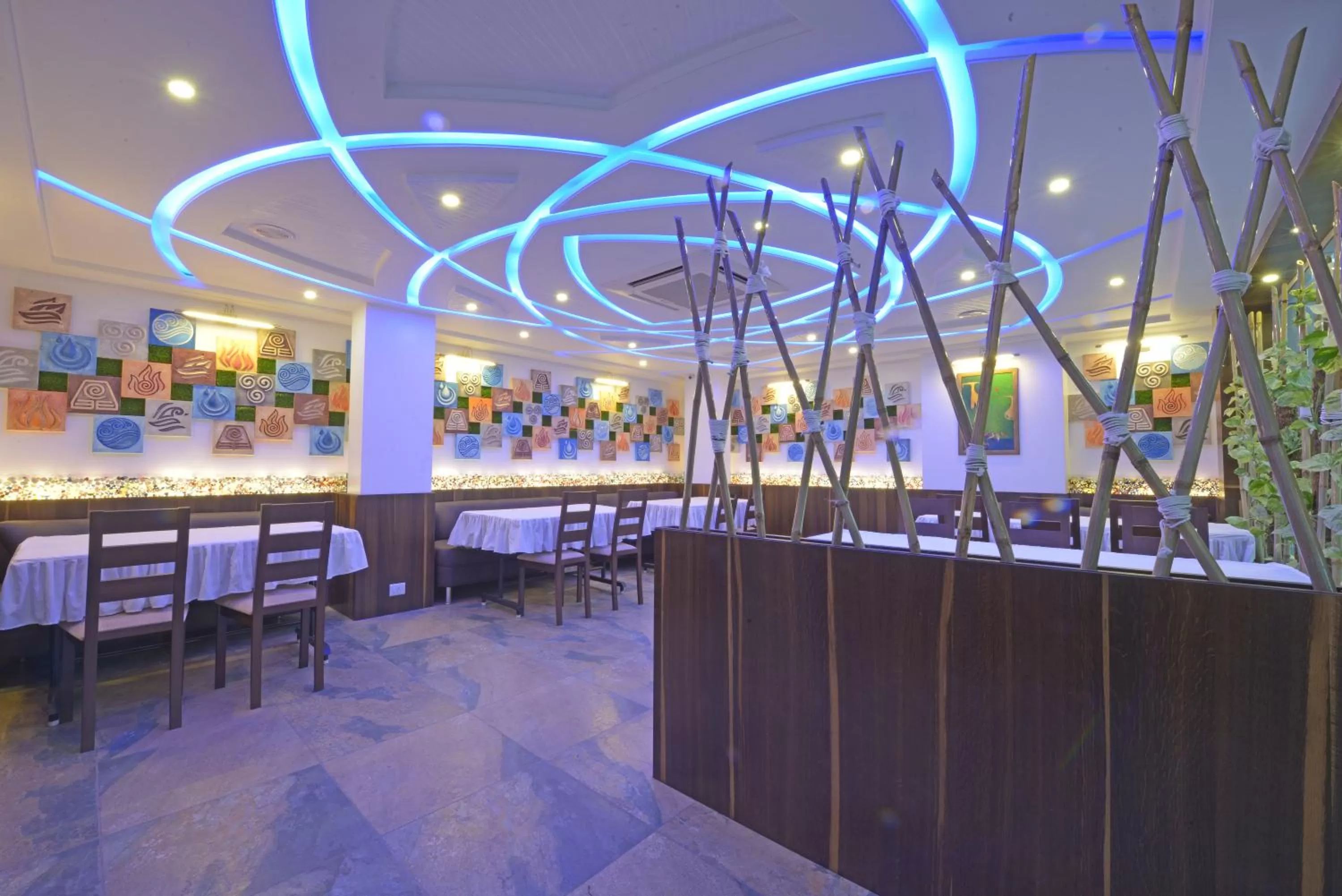 Restaurant/places to eat in Hotel JP International