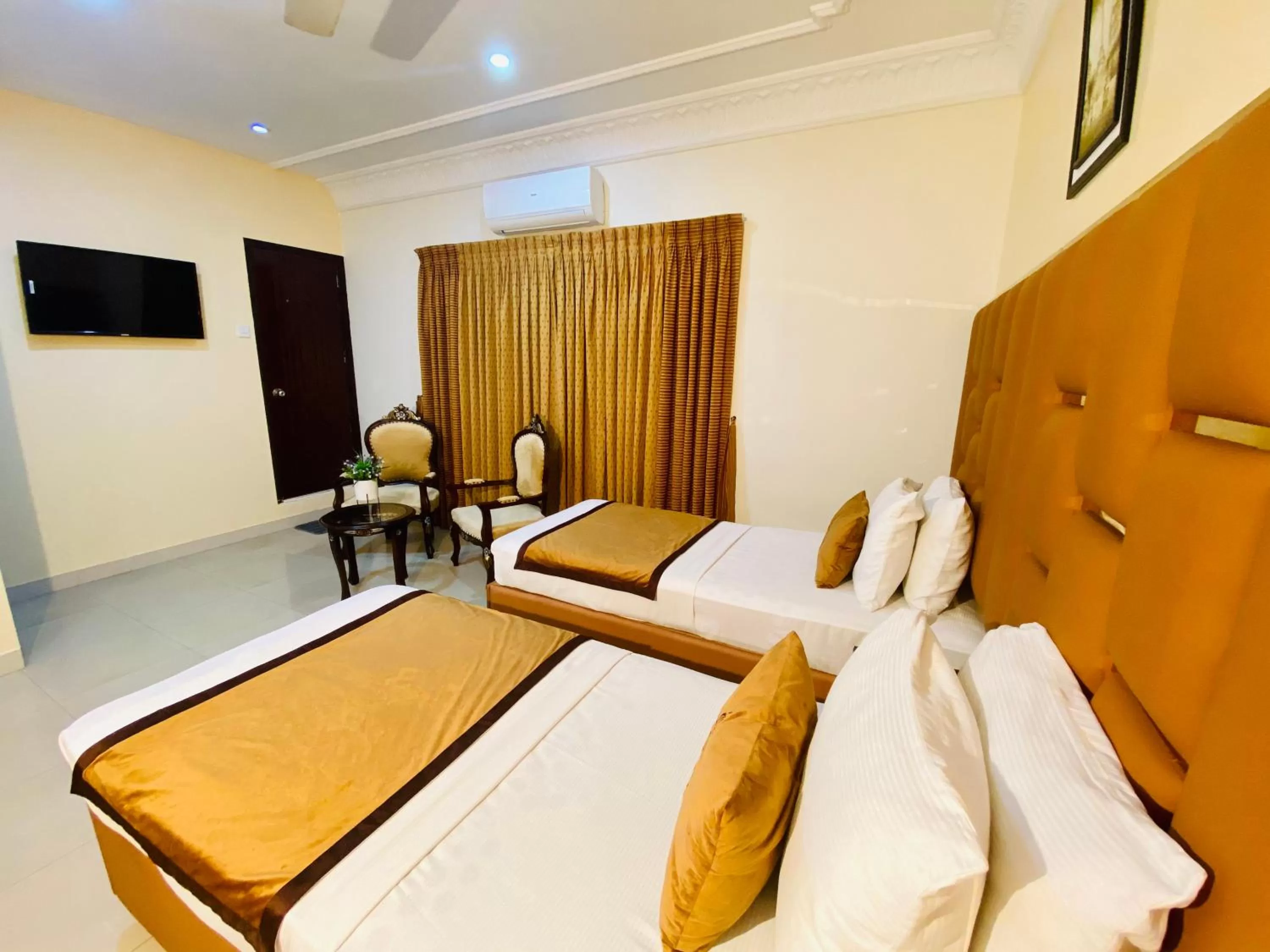 Bed in World Inn Karachi