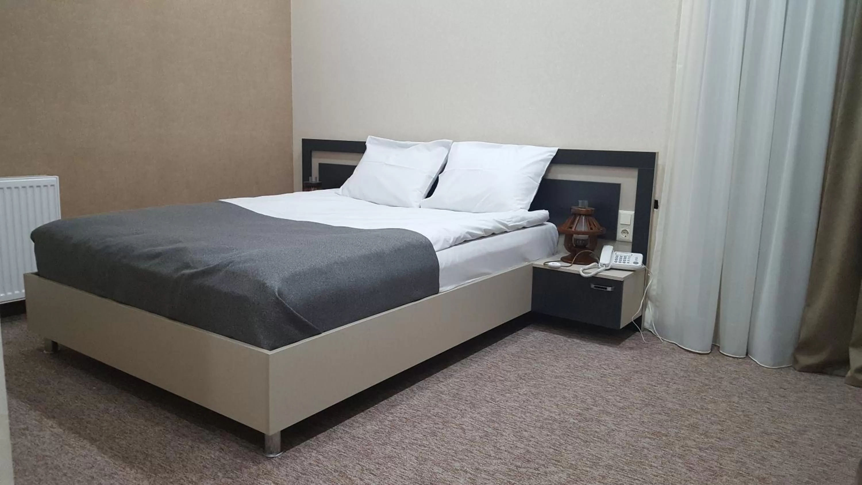 Photo of the whole room, Bed in Liel