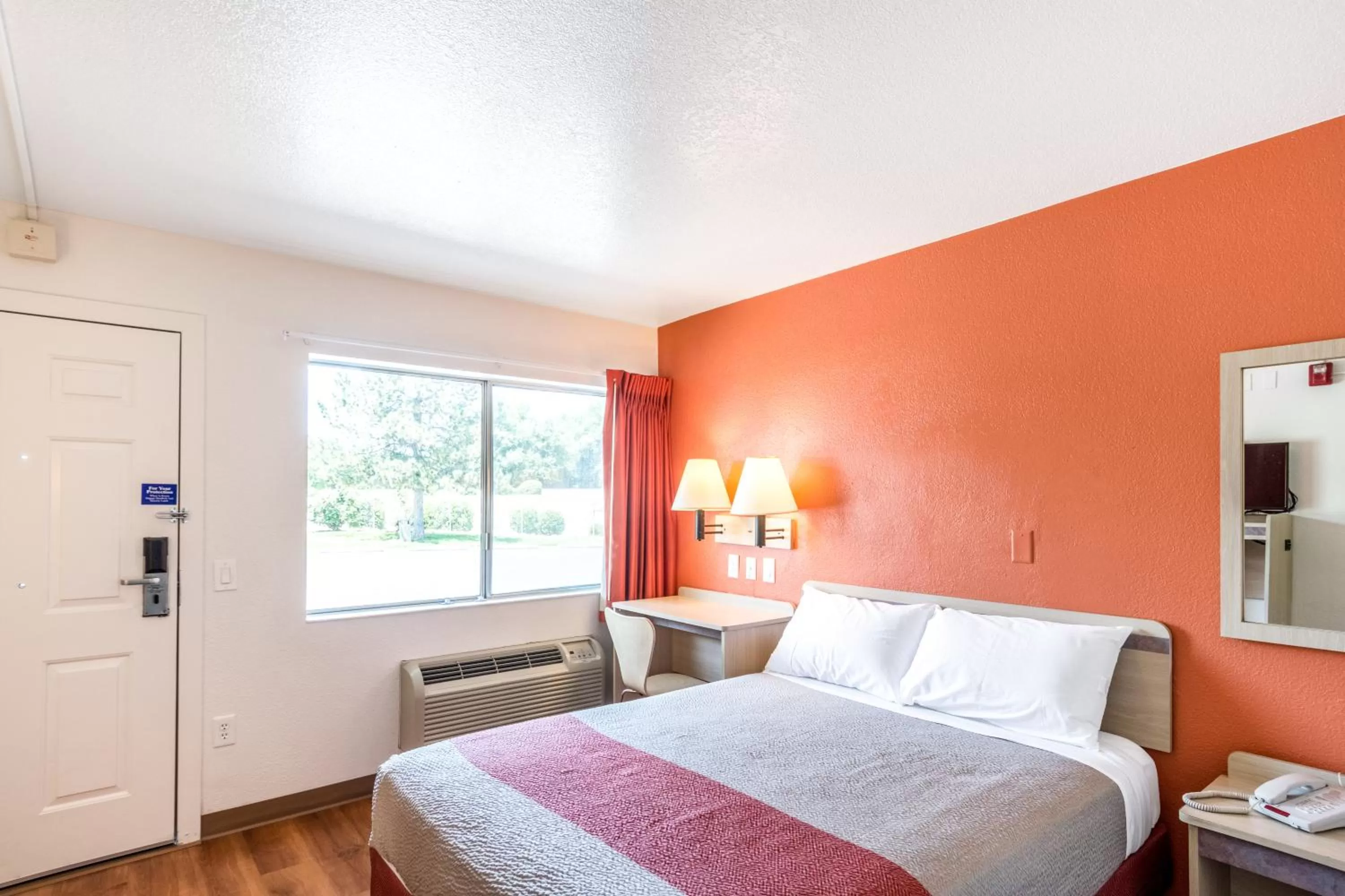 Bedroom, Bed in Motel 6-Redding, CA - Central