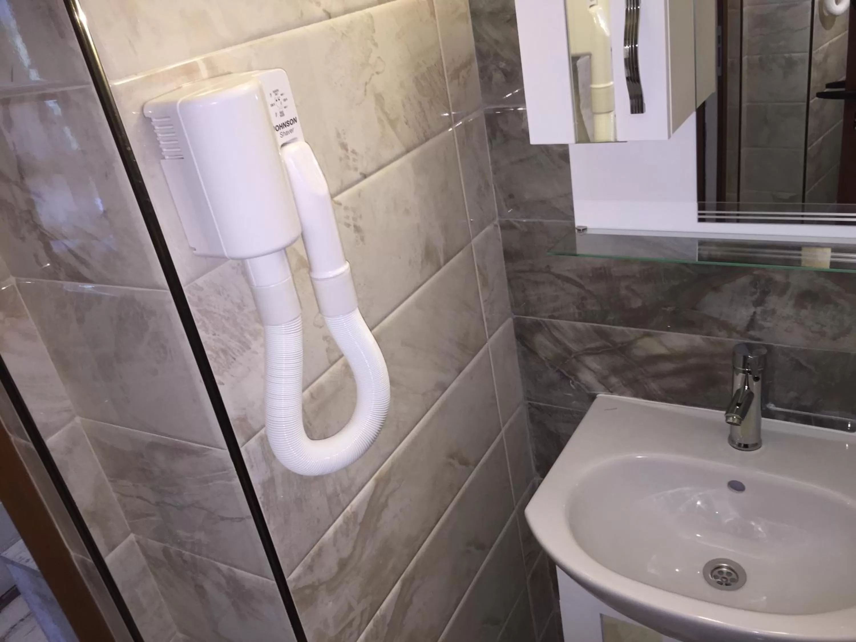 Bathroom in Family Hotel Malibu