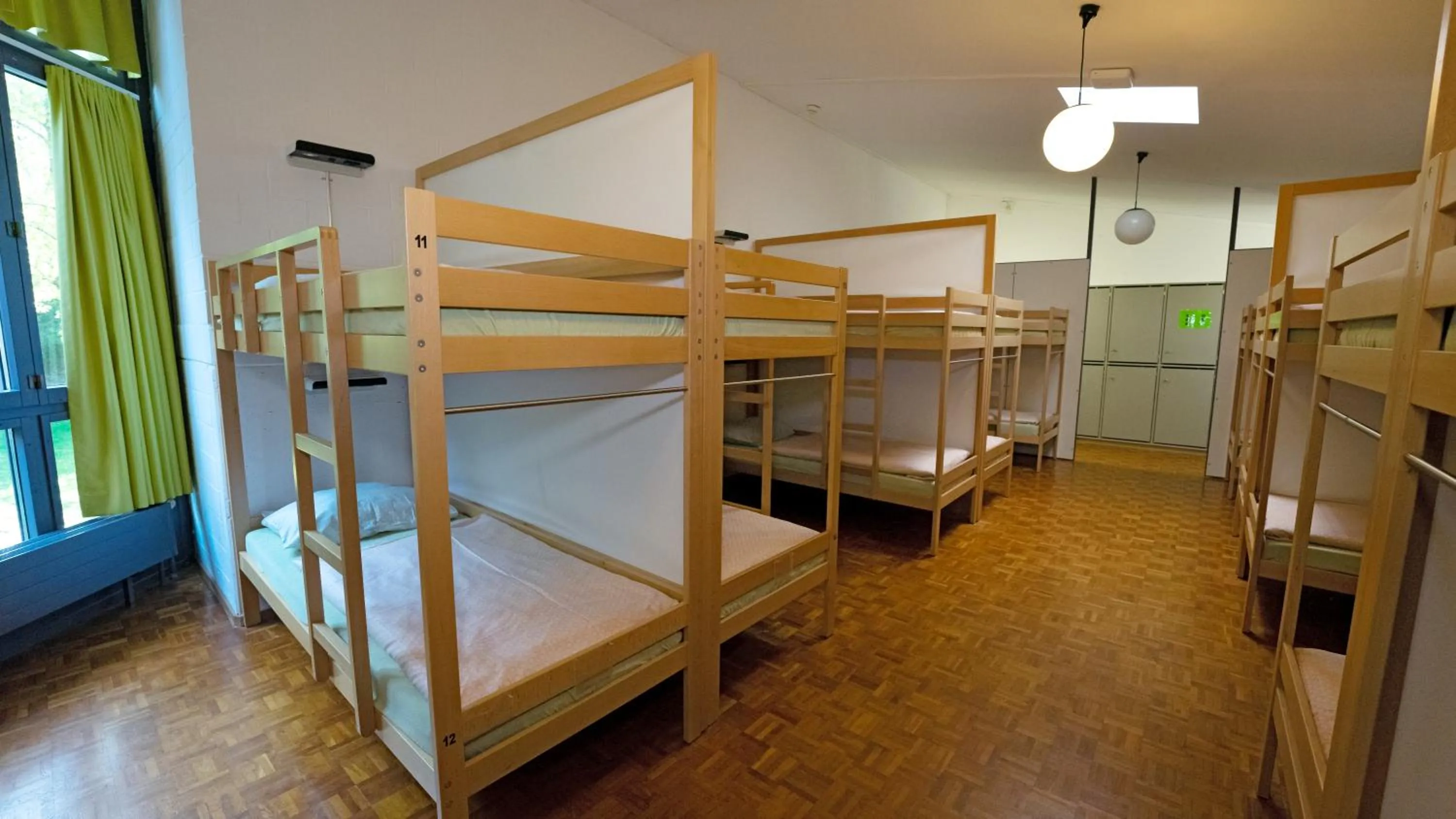 Photo of the whole room, Bed in Luzern Youth Hostel