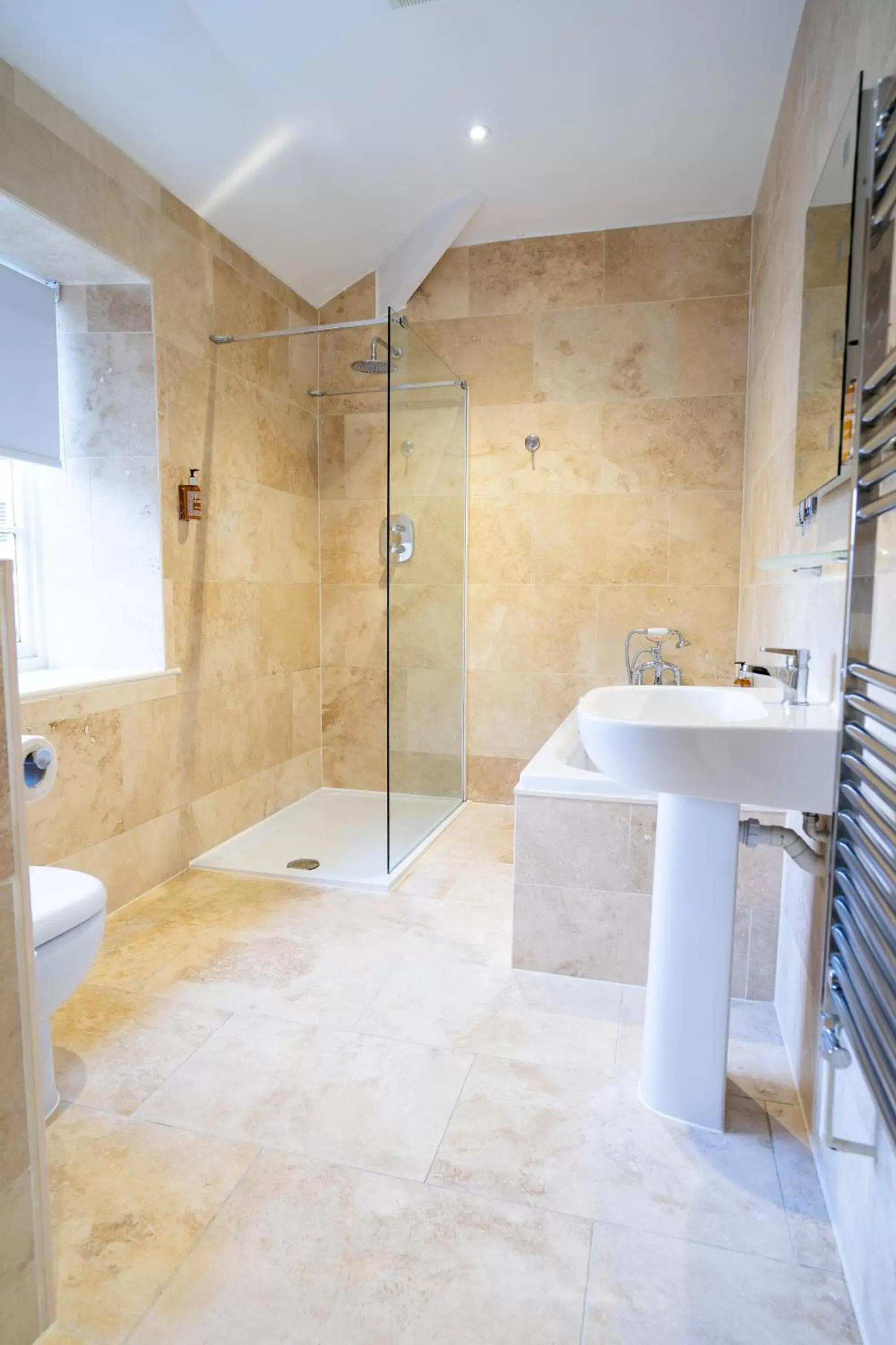 Deluxe Double Room in The Bear & Swan Deluxe Double Room in The Bear & Swan