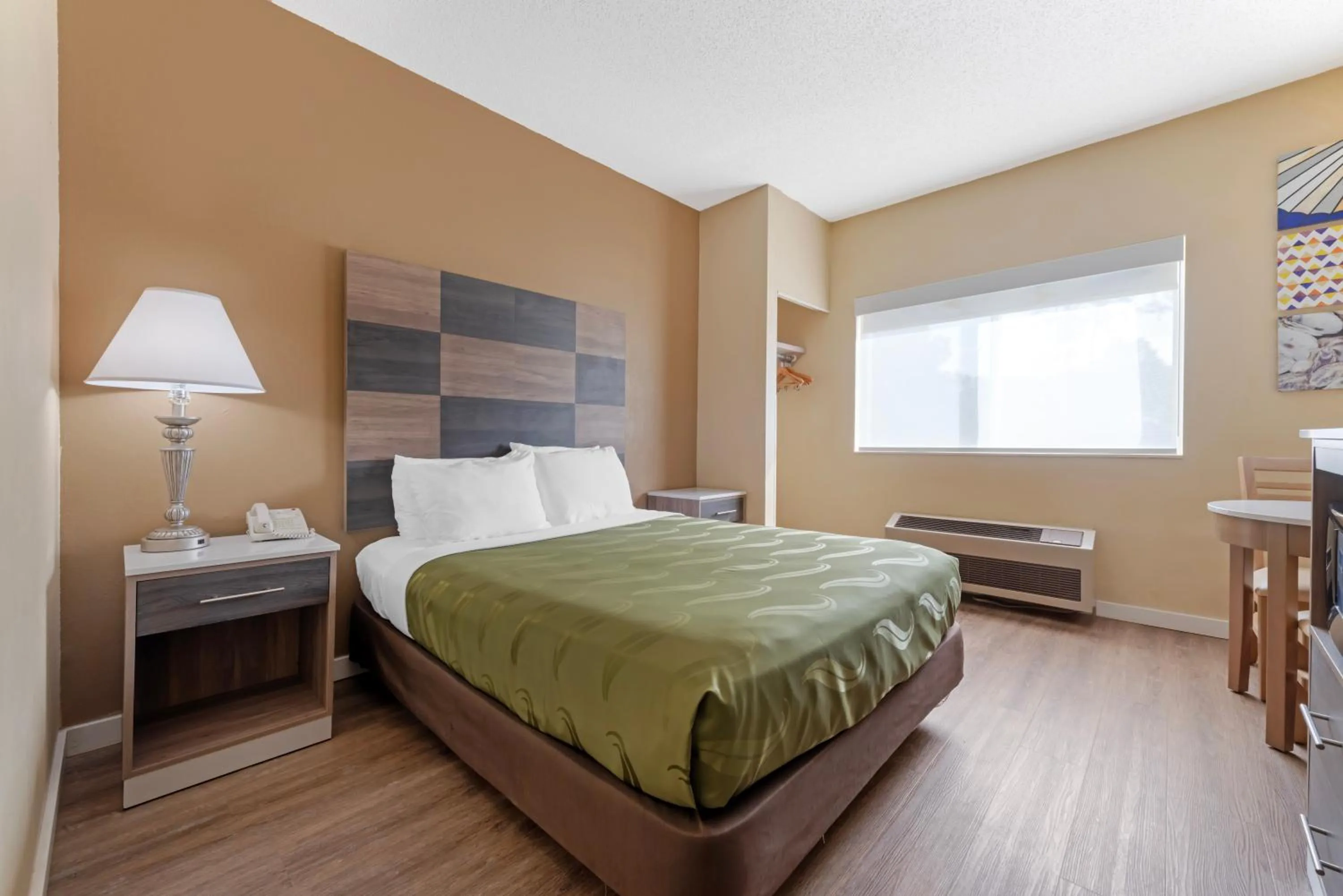 Bed in Quality Inn Bemidji