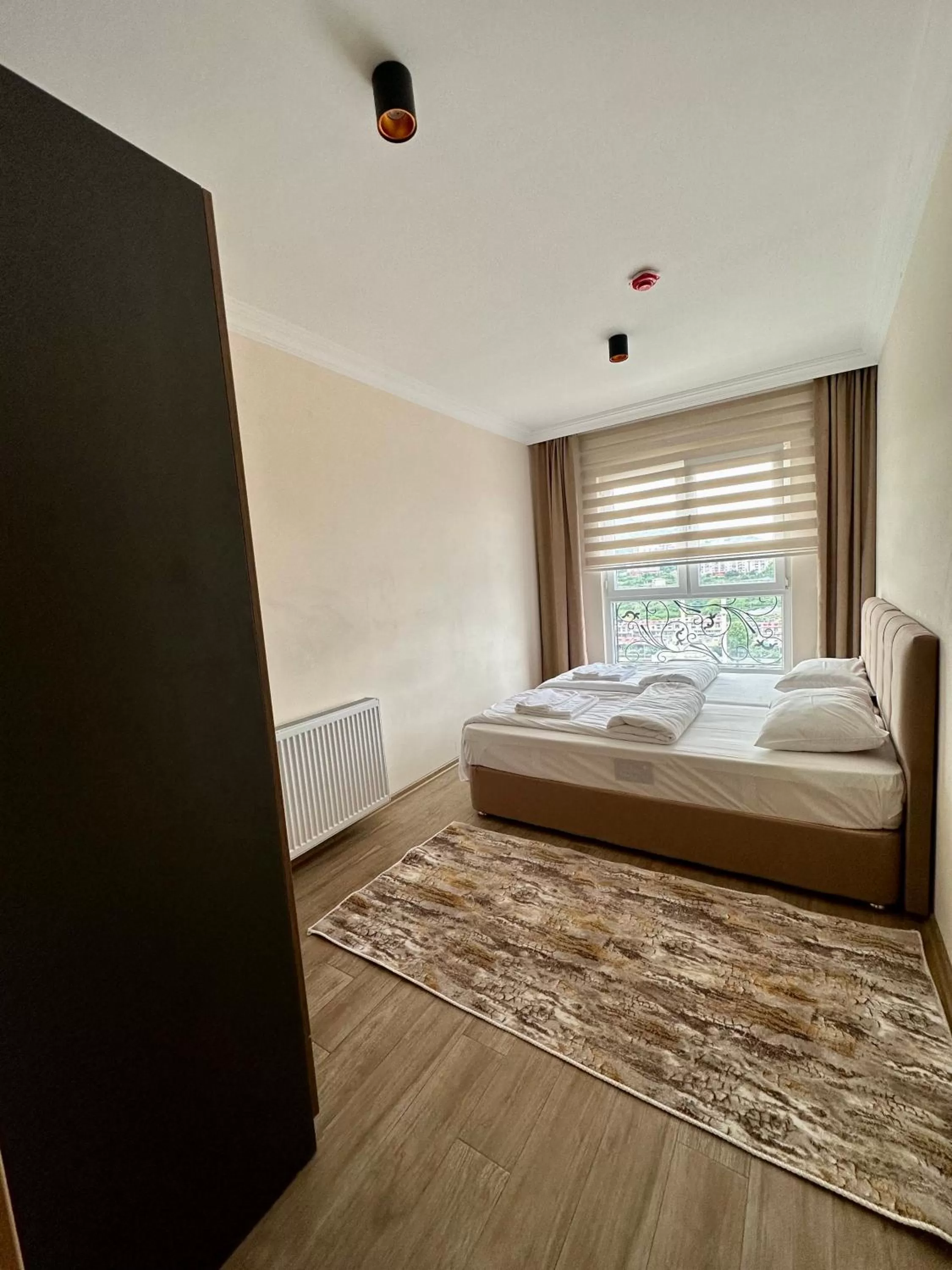 Bedroom in White House Apart