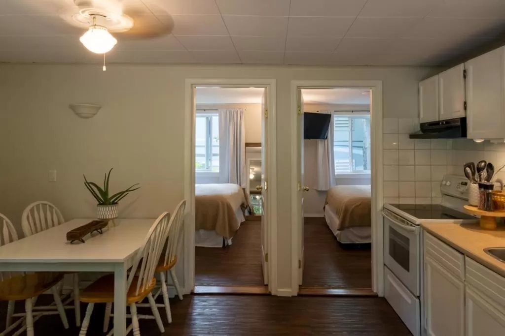 Dining area, Kitchen/Kitchenette in Barefoot Villas and Retreat