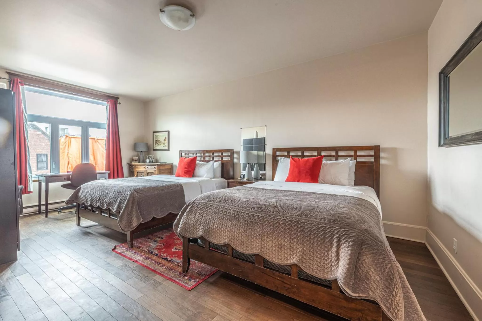 Double Bedroom #2 in Petit Hôtel - Café Krieghoff