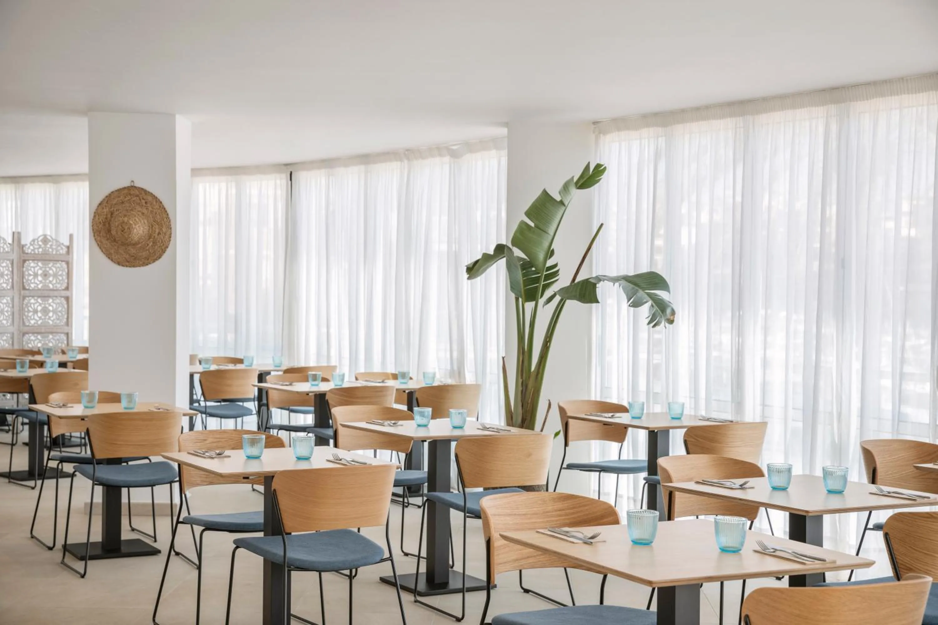 Restaurant/places to eat in Porto Drach Aparthotel & Suites