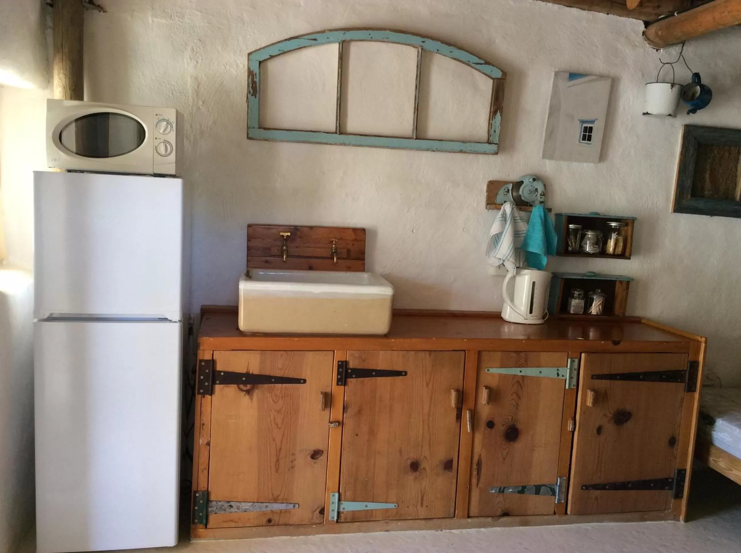 Kitchen or kitchenette in Brakdakkie Guest Cottages