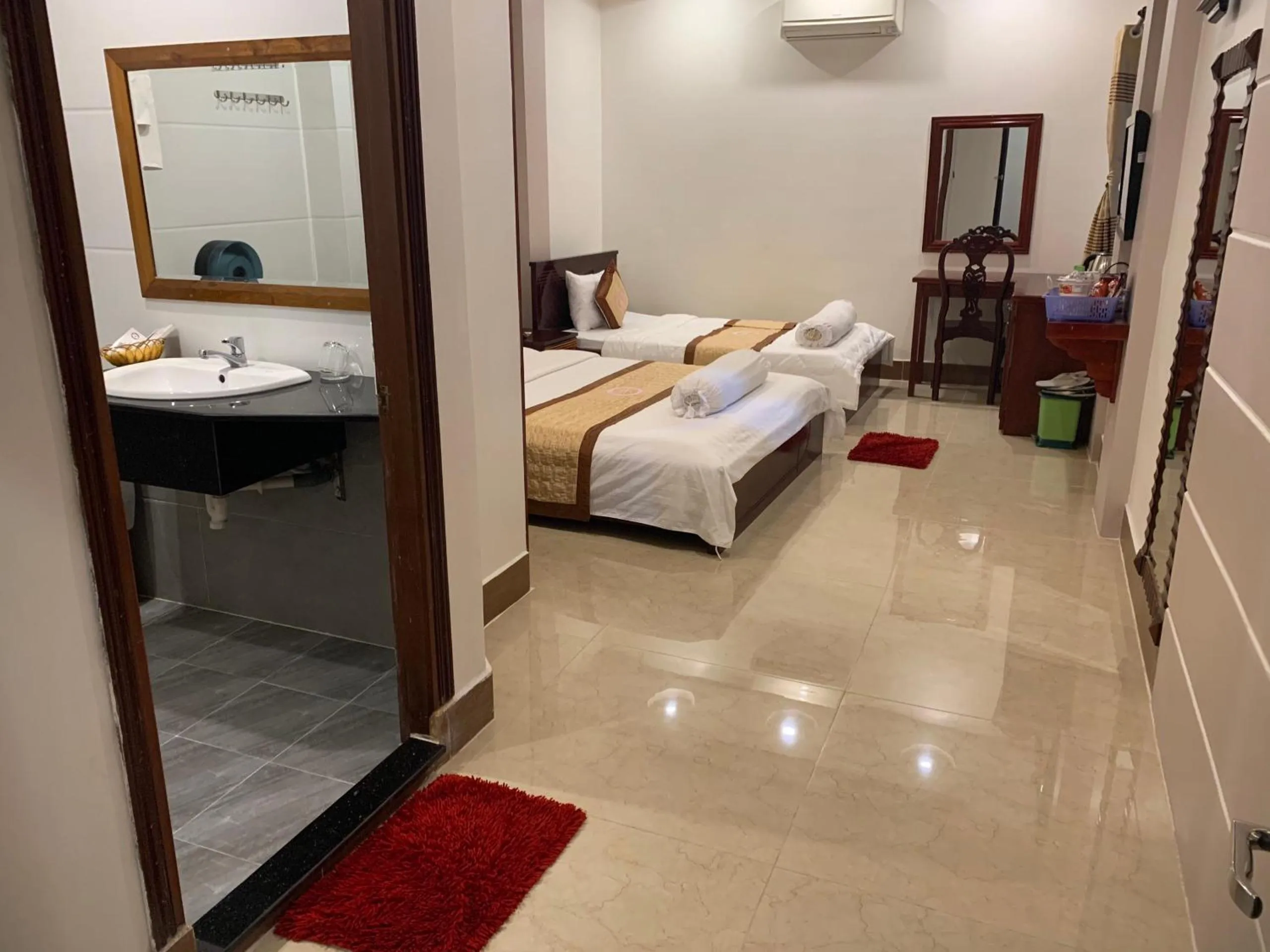 Photo of the whole room, Bed in Phuc Hung Hotel