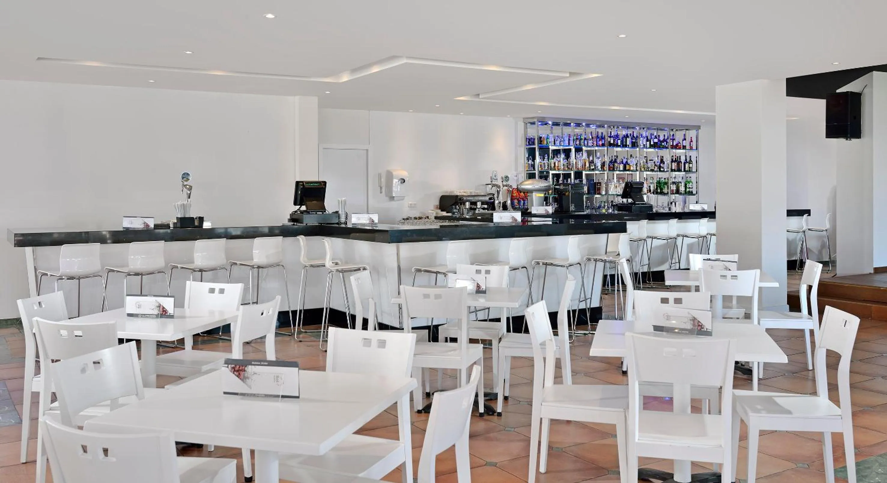 Restaurant/places to eat in Sol Puerto Marina