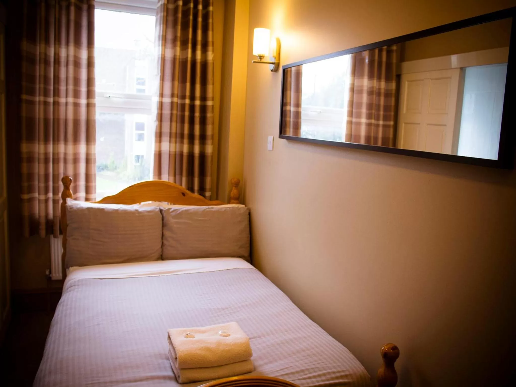 Photo of the whole room, Bed in Cricklewood Lodge Hotel