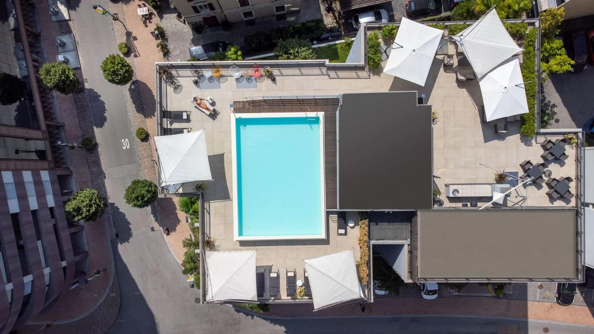 Swimming pool in Hotel Admiral Lugano