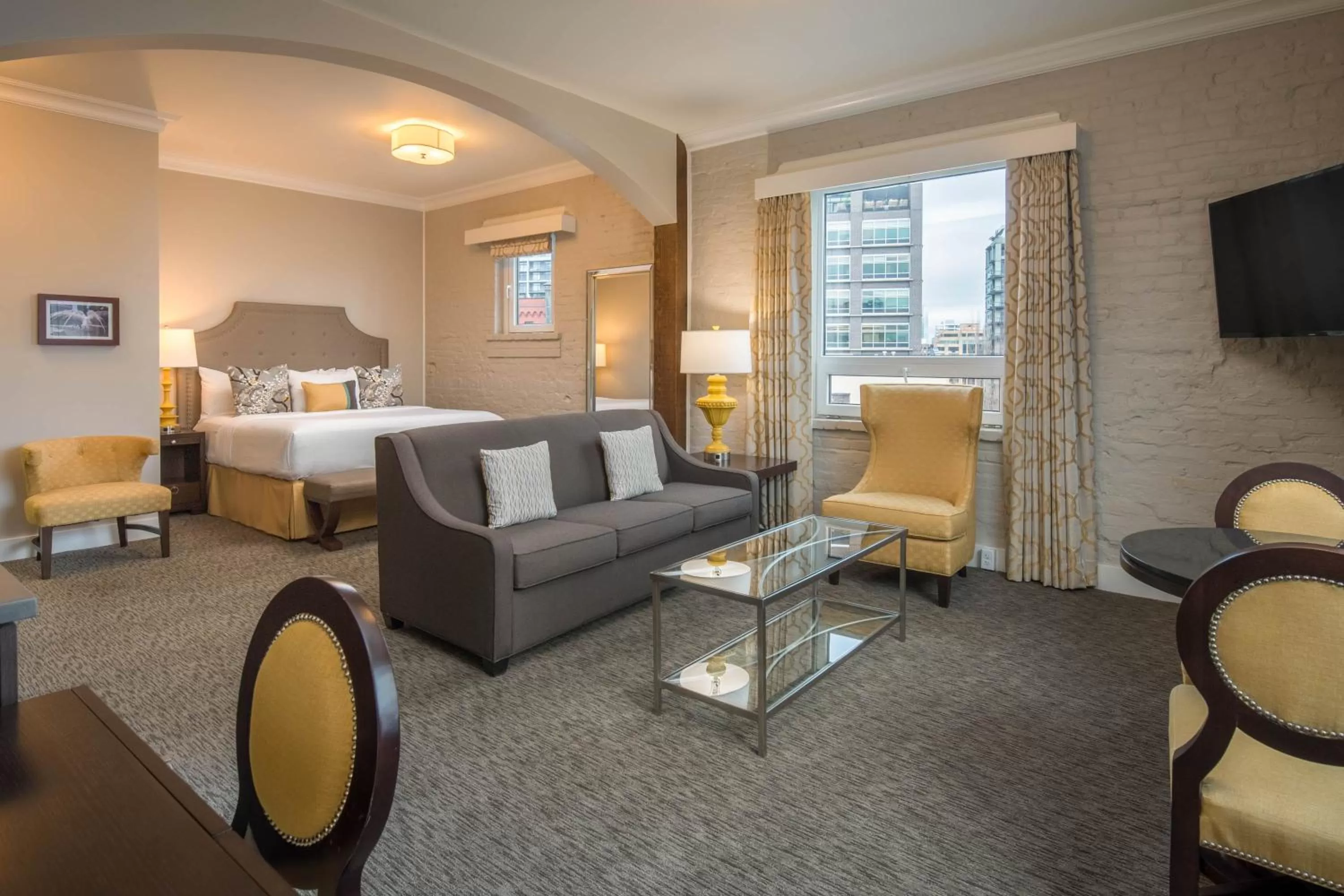 Bathroom, Bed in The Mark Spencer Hotel