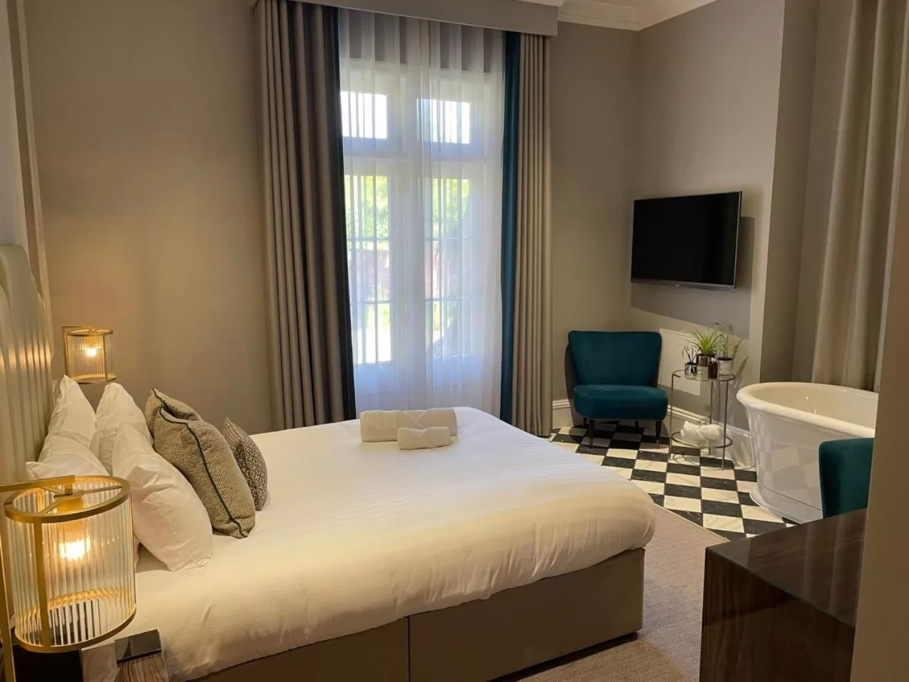 Bedroom, Bed in Edgbaston House