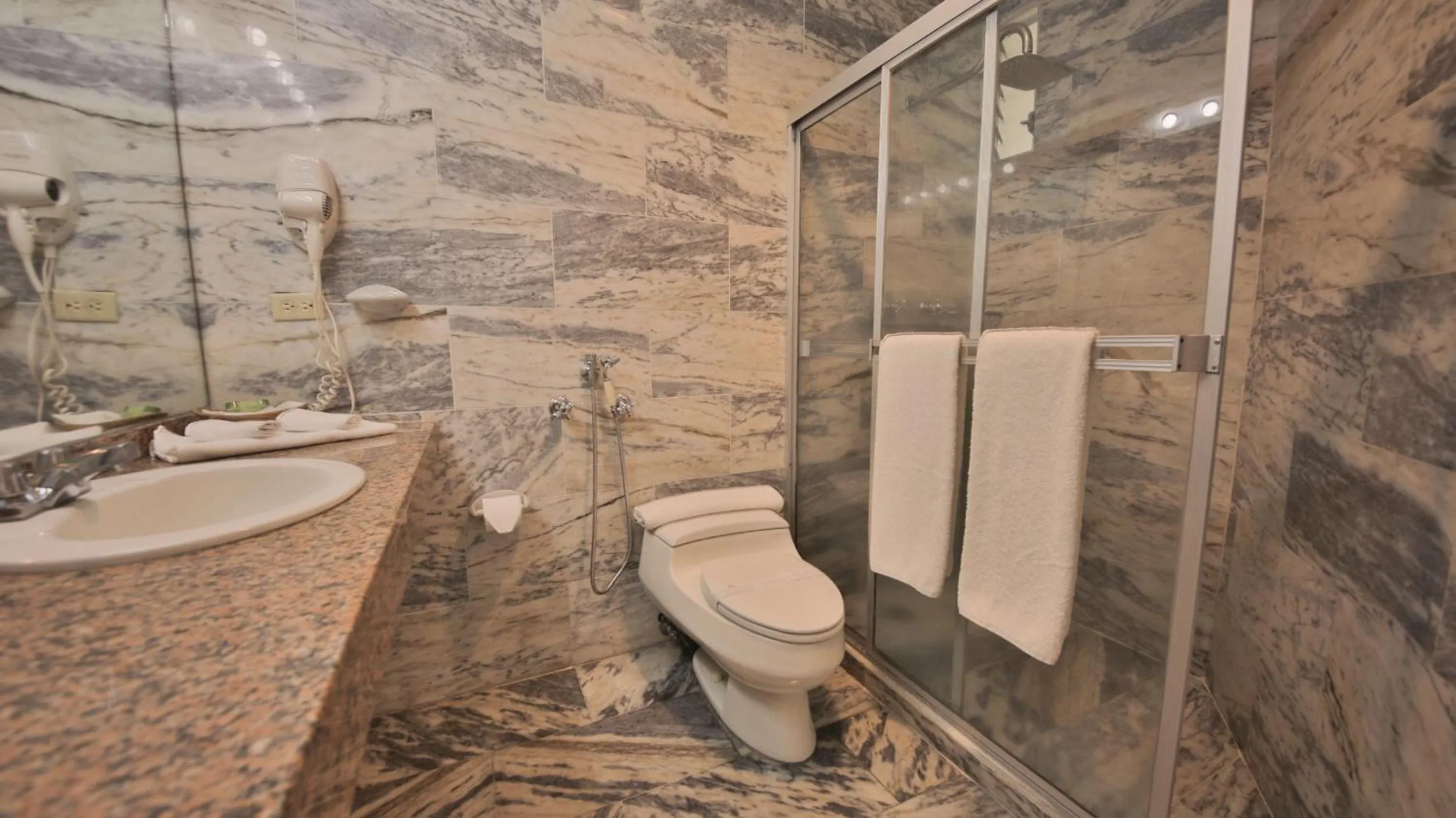 Torres de Alba Hotel & Suites