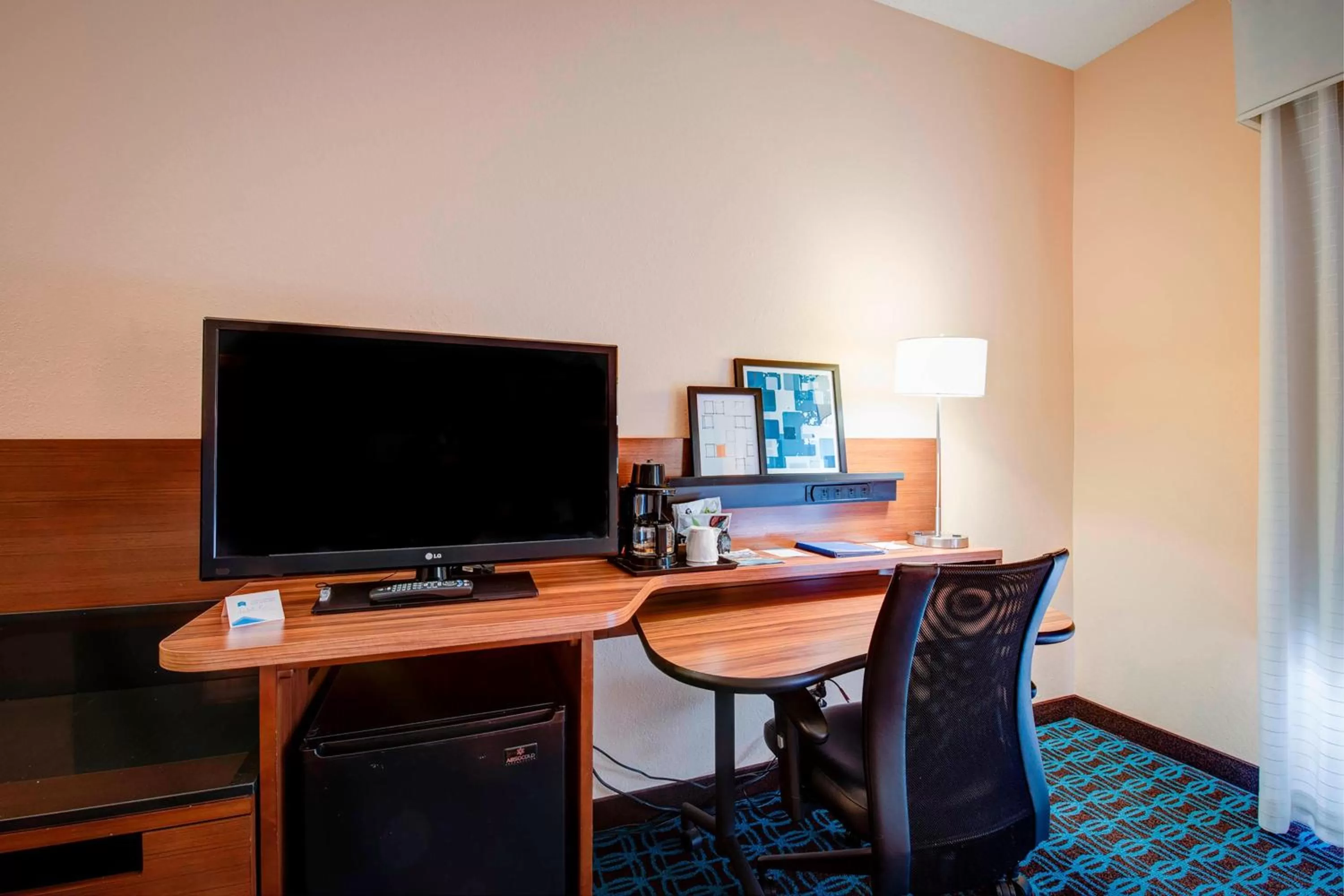 Photo of the whole room in Comfort Inn & Suites Green Bay Stadium Area