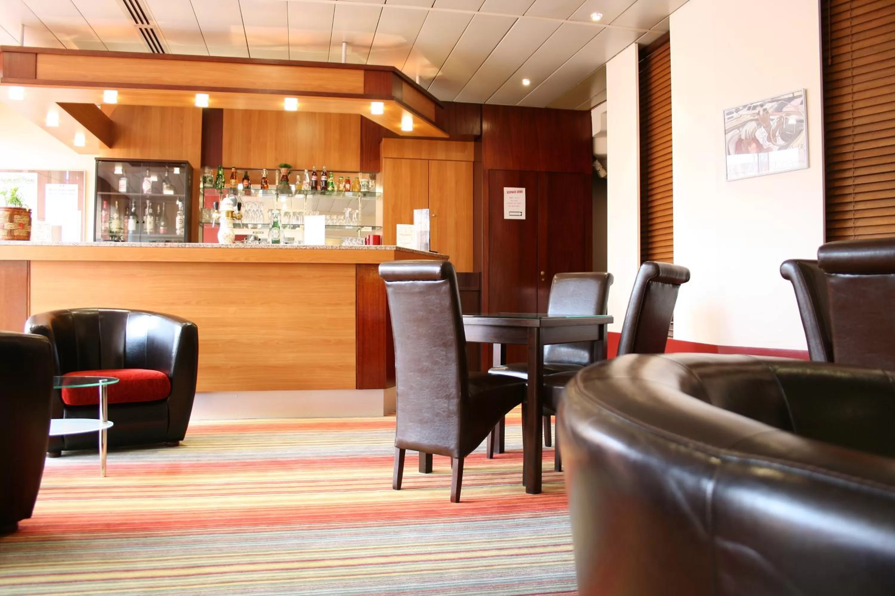 Lounge or bar in The Originals City, Hôtel Le Forum, Strasbourg Nord