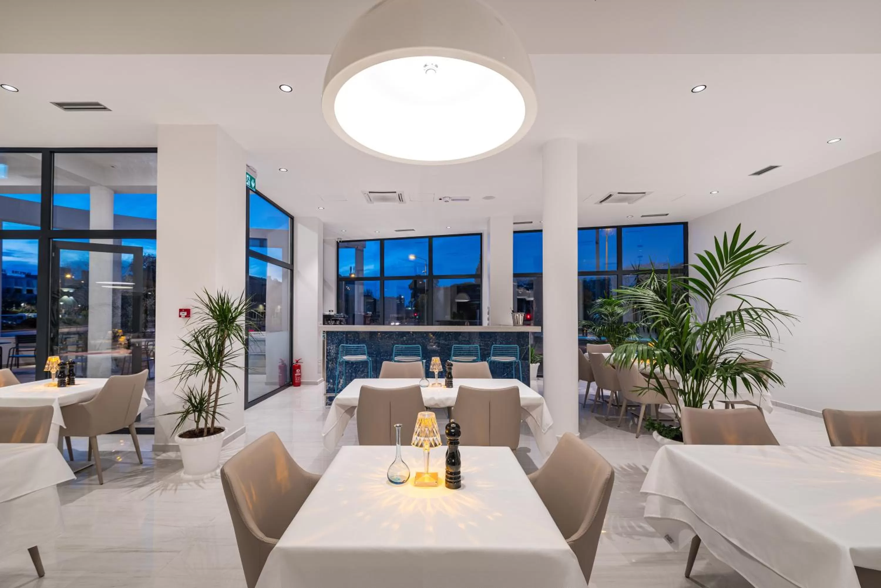 Restaurant/places to eat in Miramare Hotel