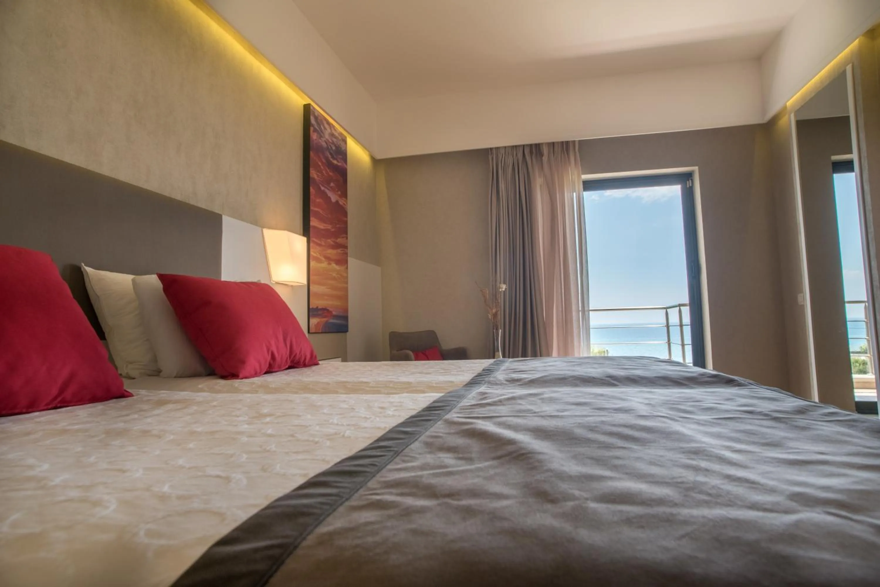 Bed in Ramada Plaza by Wyndham Thraki