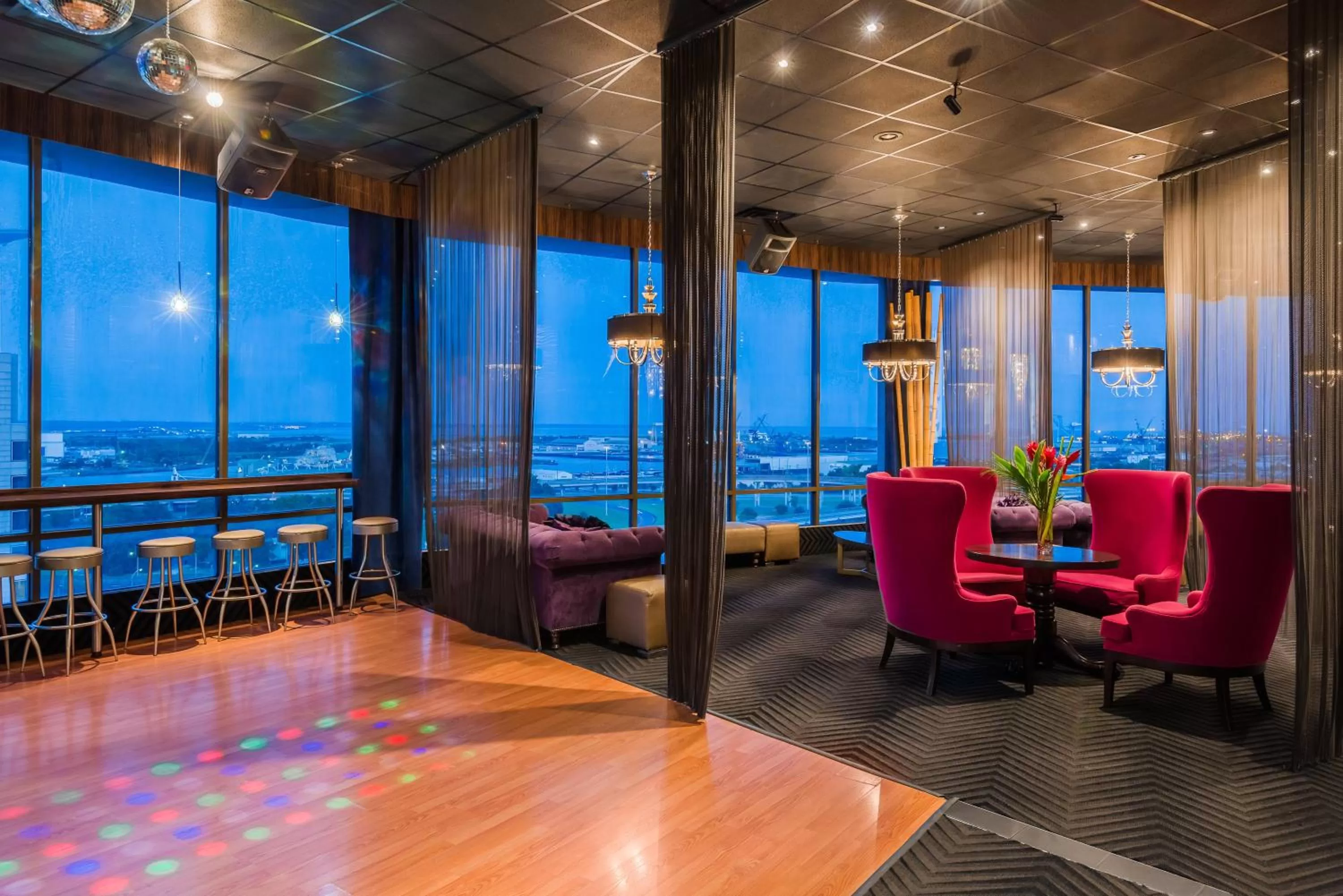 Lounge or bar in Holiday Inn Mobile Downtown Historic District by IHG