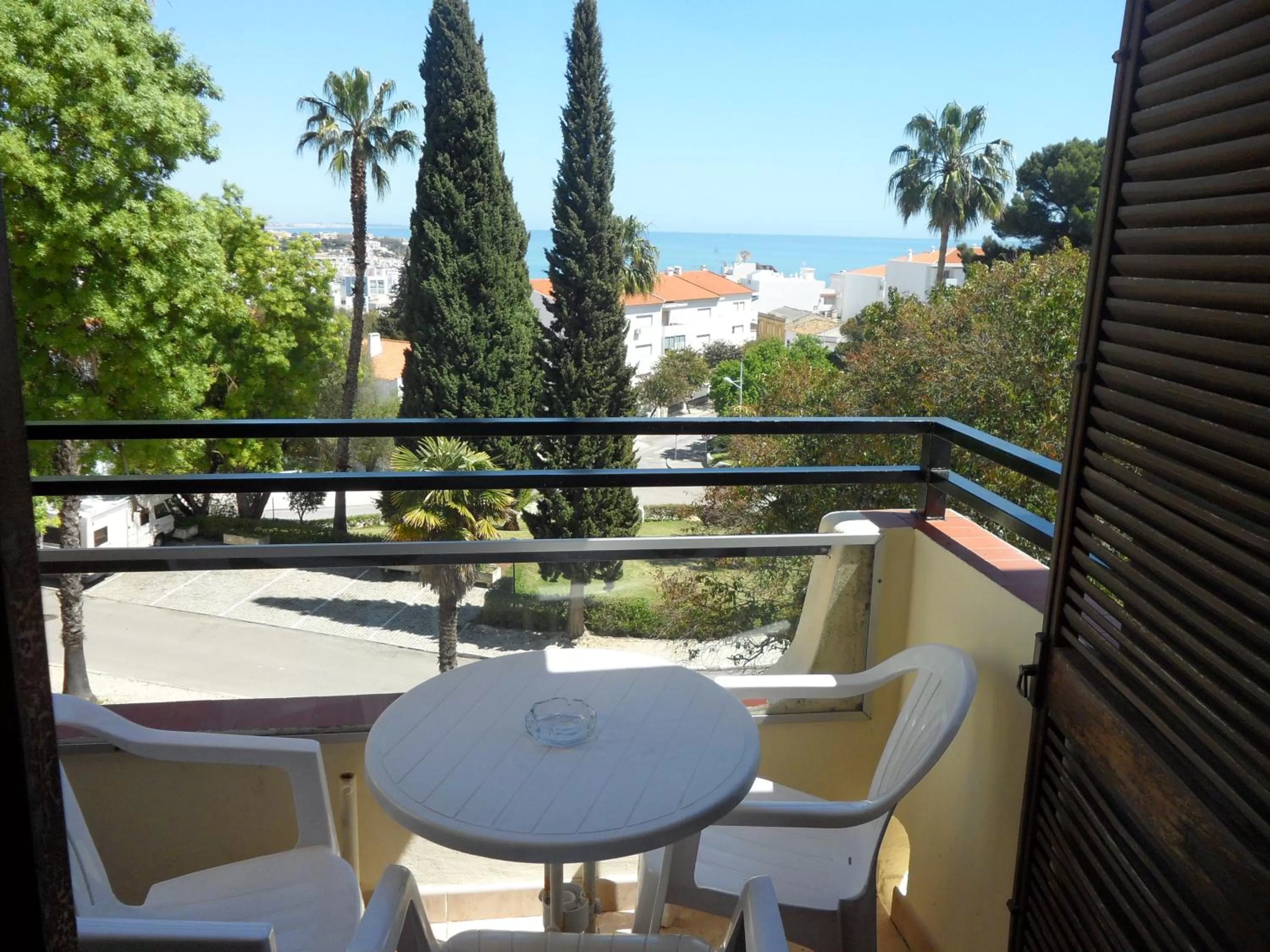 Patio in Albufeira Jardim by Umbral