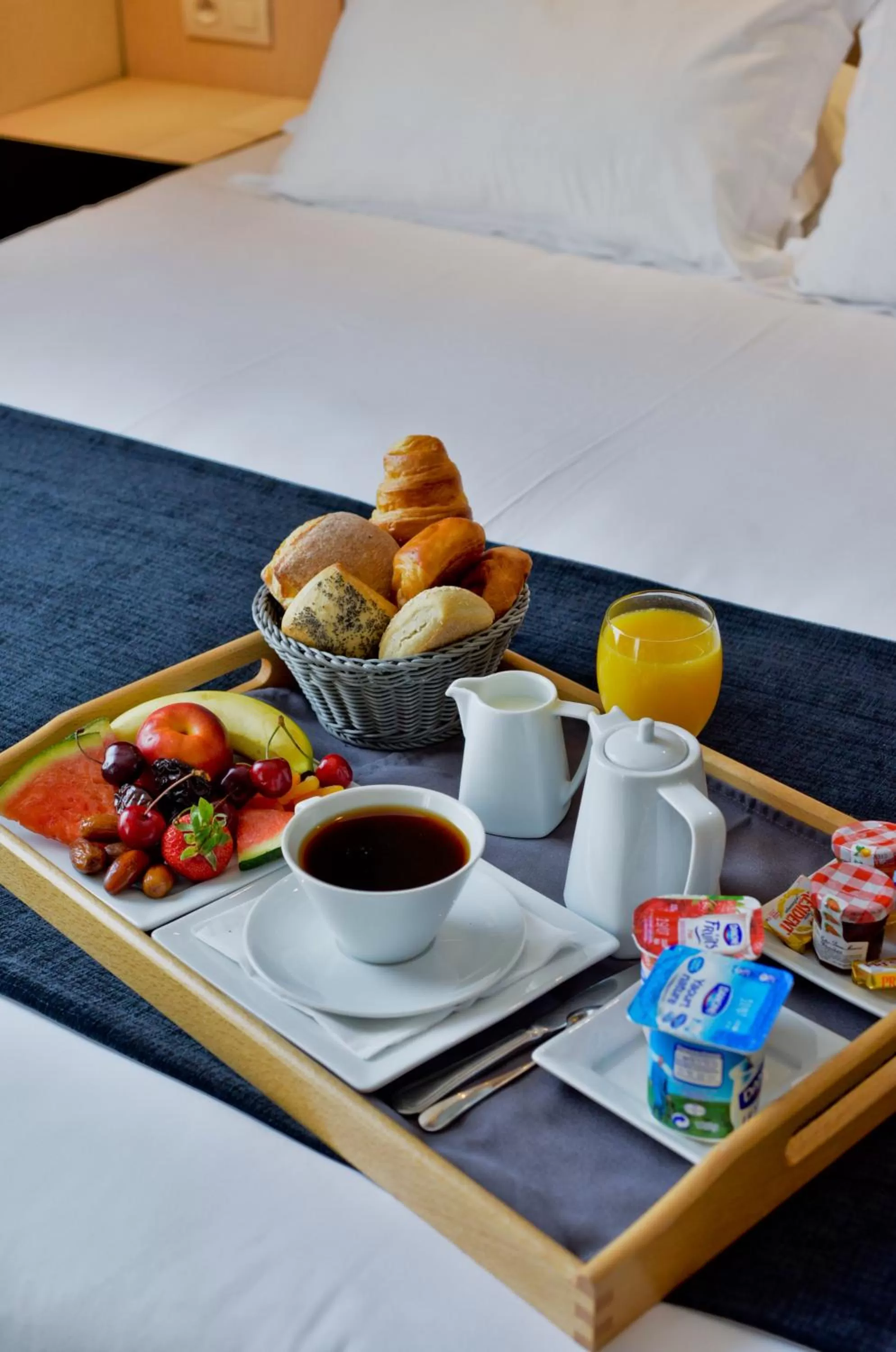 Food and drinks, Bed in Hôtel Mercure Bayonne Centre Le Grand Hotel