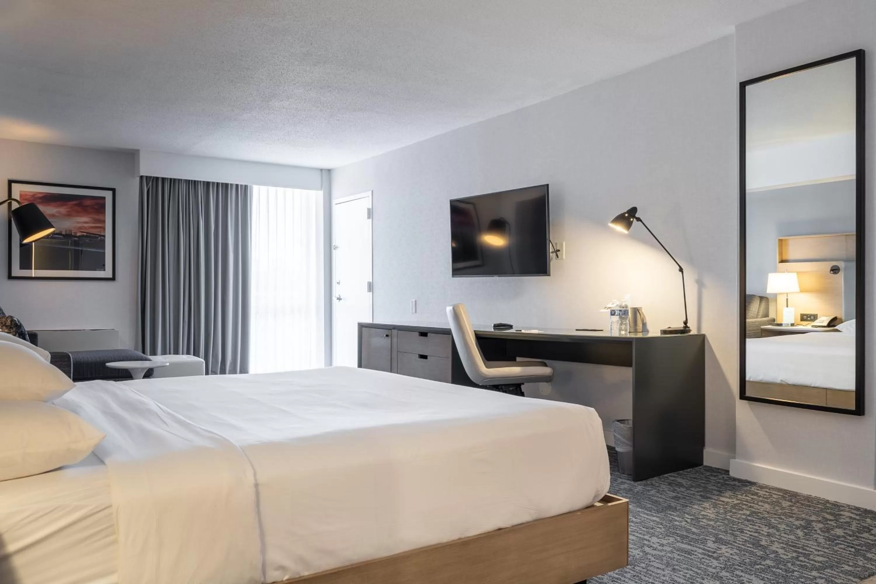 hair dresser, Bed in Radisson Hotel JFK Airport