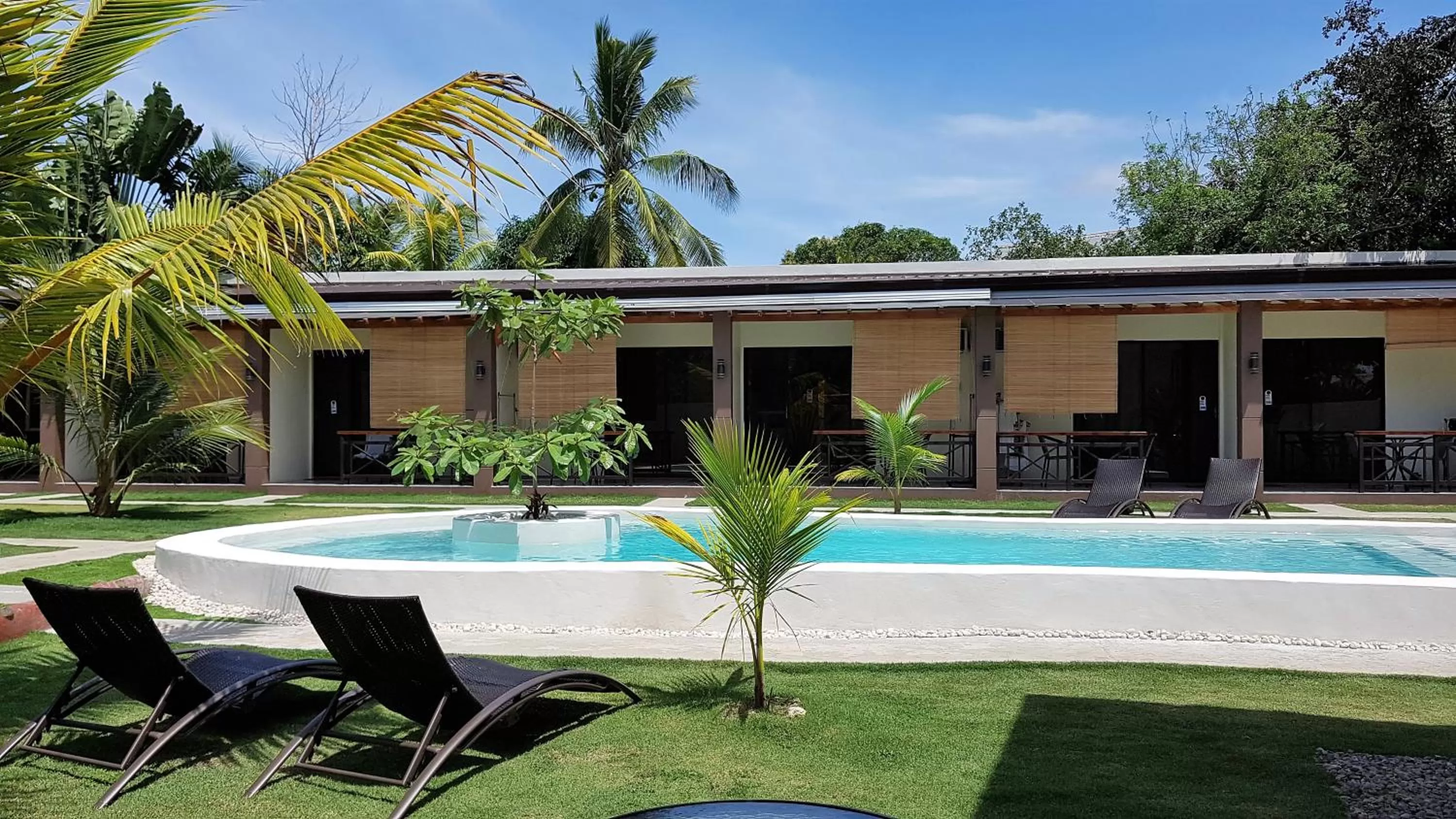 Swimming pool in Positano Alona Beach Panglao