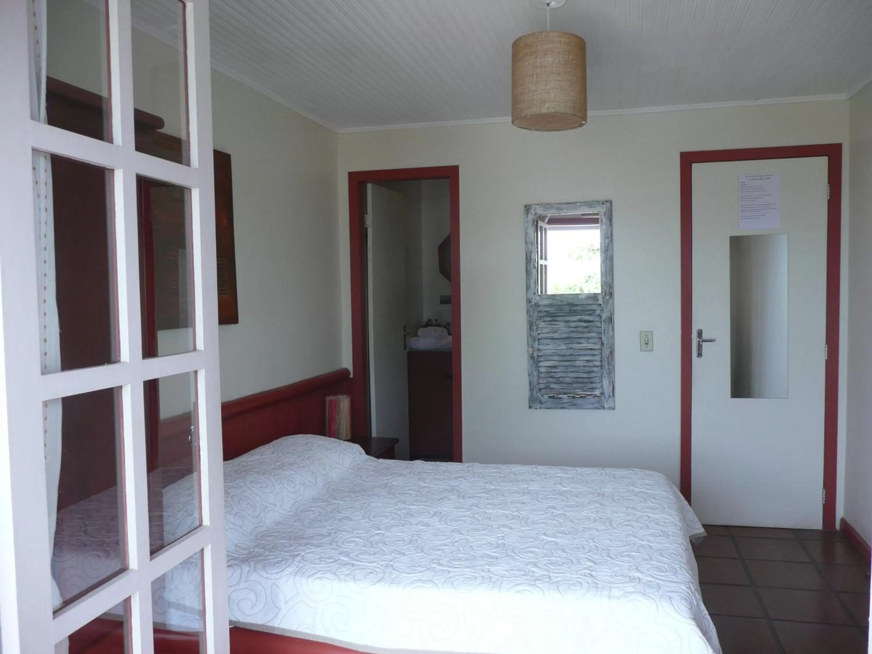 Photo of the whole room, Bed in Pousada L'escale