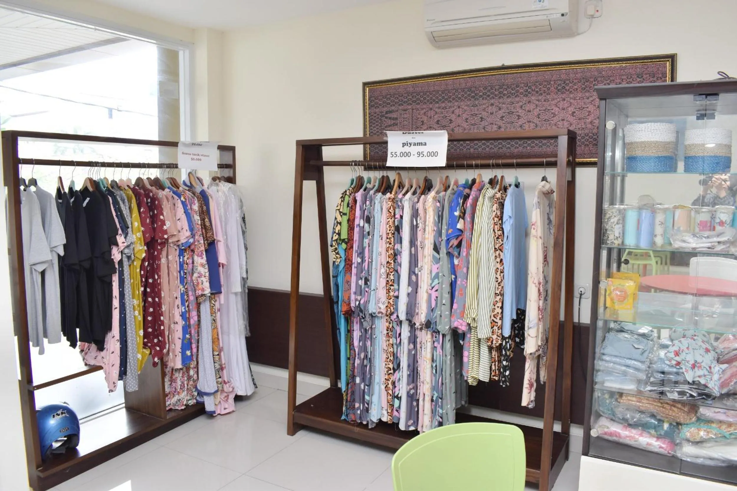 On-site shops in Homestay 82 Syariah Palembang