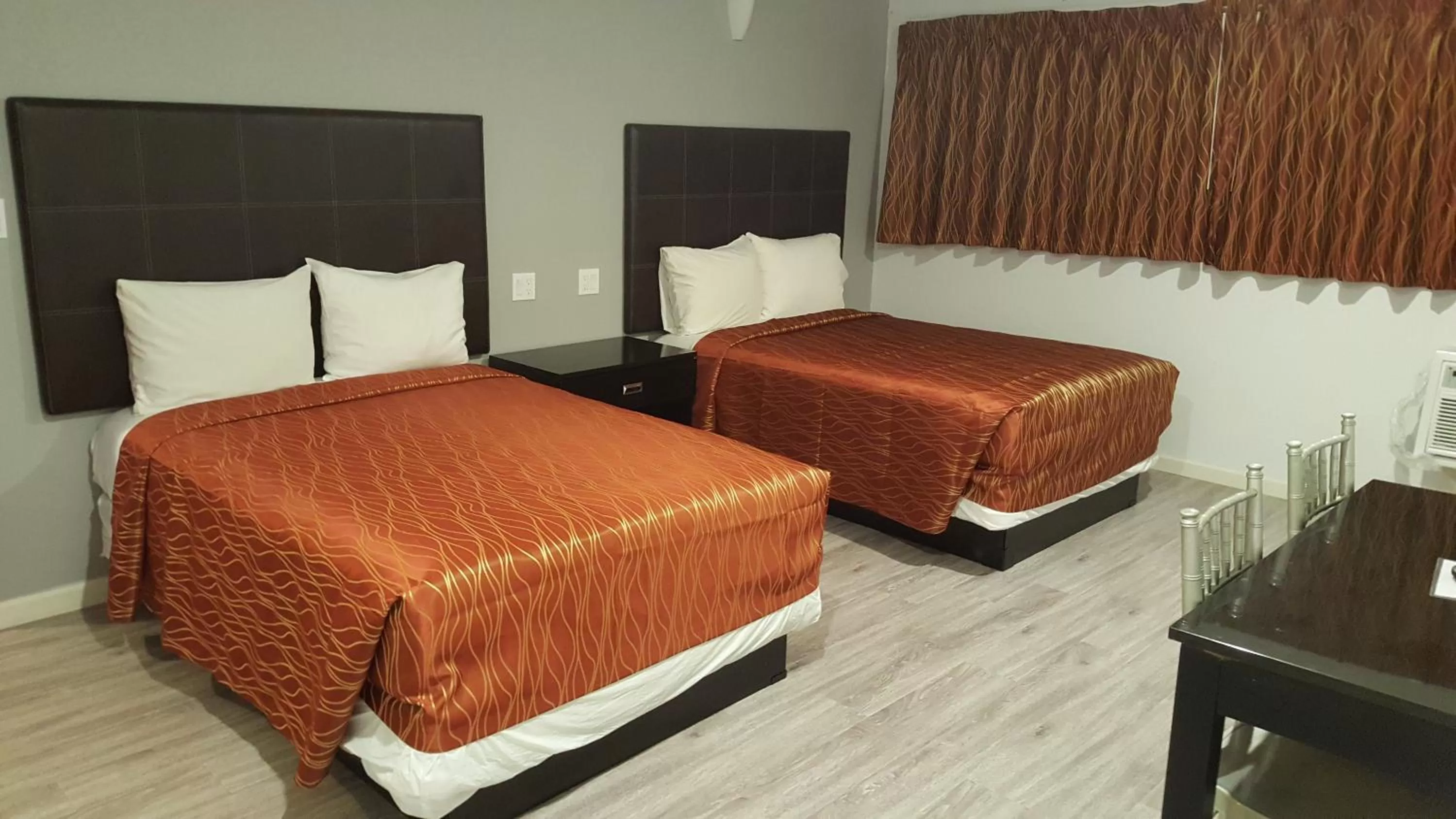 Bedroom, Bed in Guest Harbor Inn- Port Of Los Angeles San Pedro