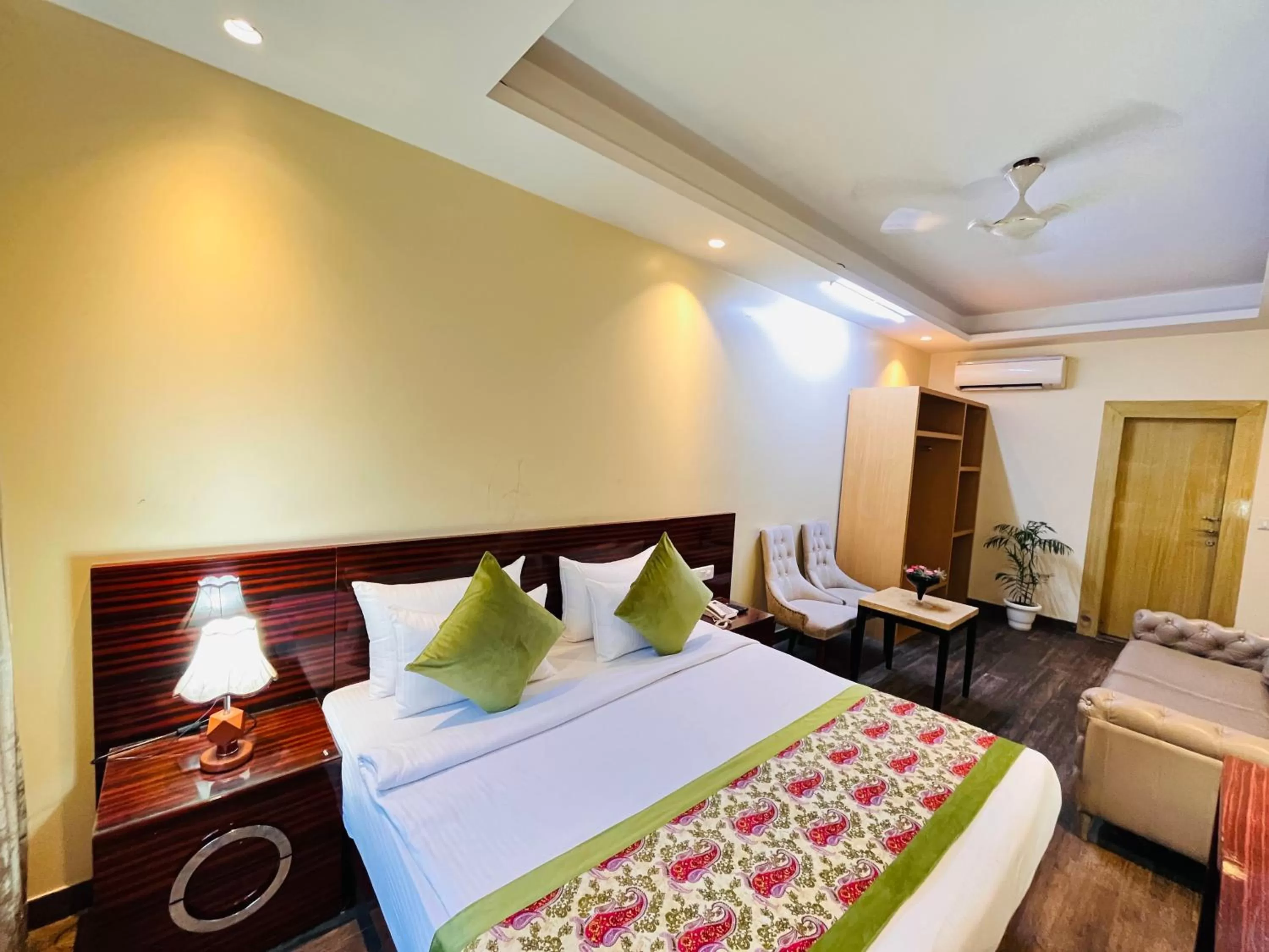Bed in Hotel Banz near Delhi Airport